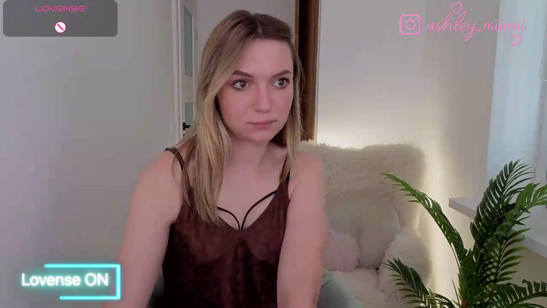 Gallery image thumbnail from AshleyMimi's myfreecams stream on, 06/12/2026, 17:27 image 4 of 20