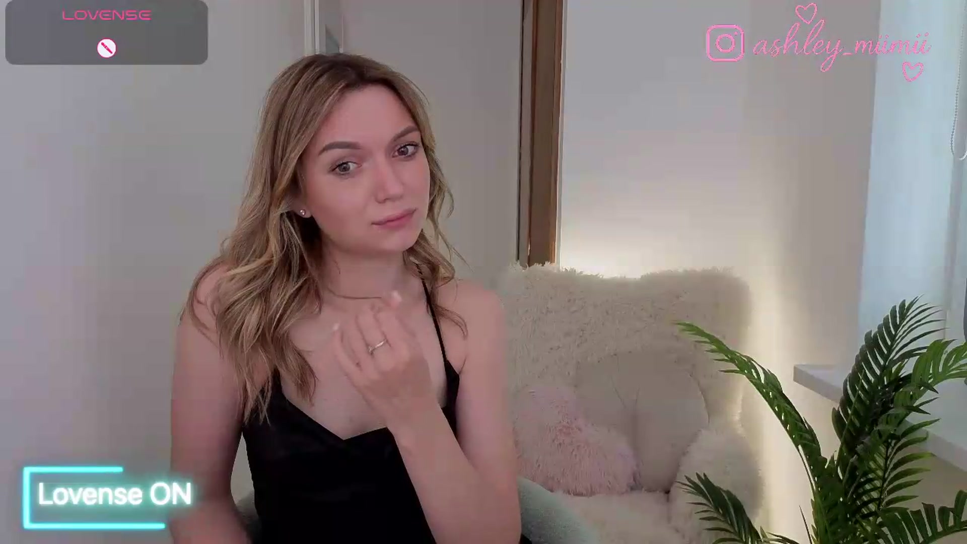 Gallery image thumbnail from AshleyMimi's myfreecams stream on, 06/13/2026, 16:21 image 10 of 20