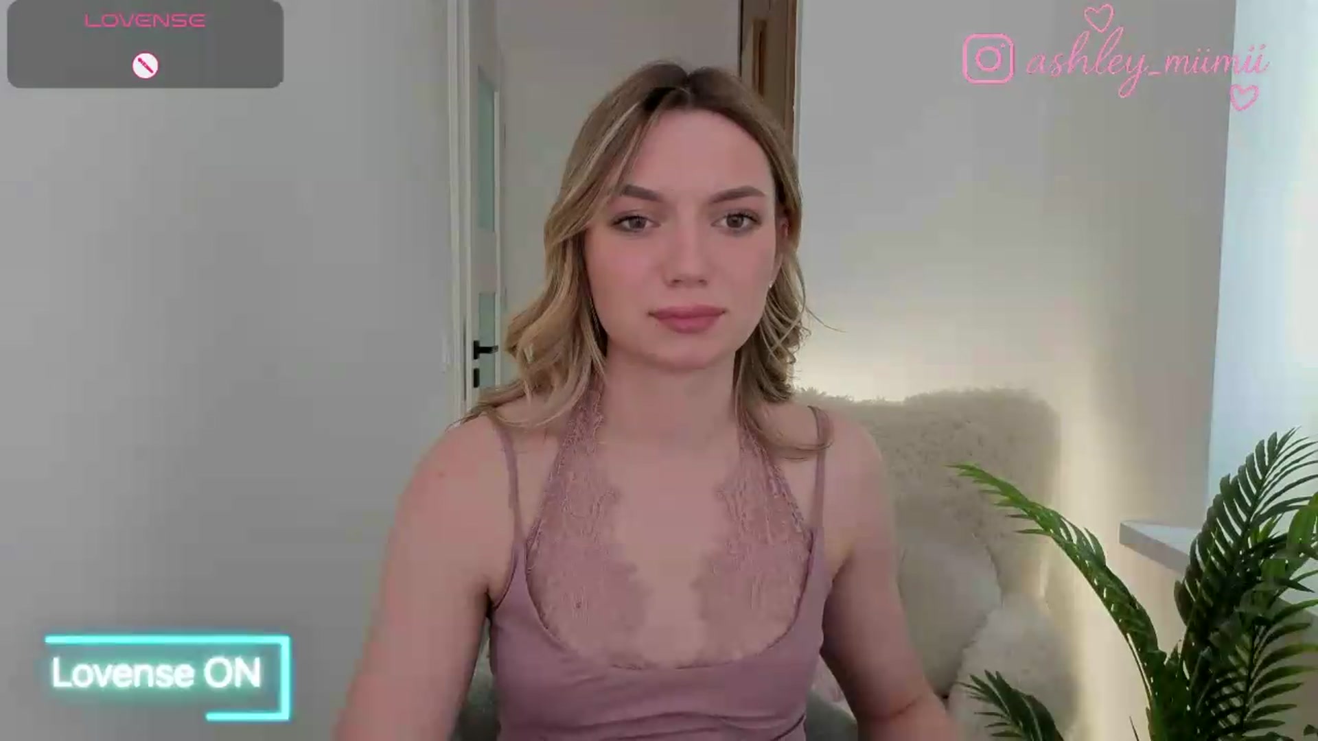 Gallery image thumbnail from AshleyMimi's myfreecams stream on, 06/15/2026, 14:17 image 9 of 20