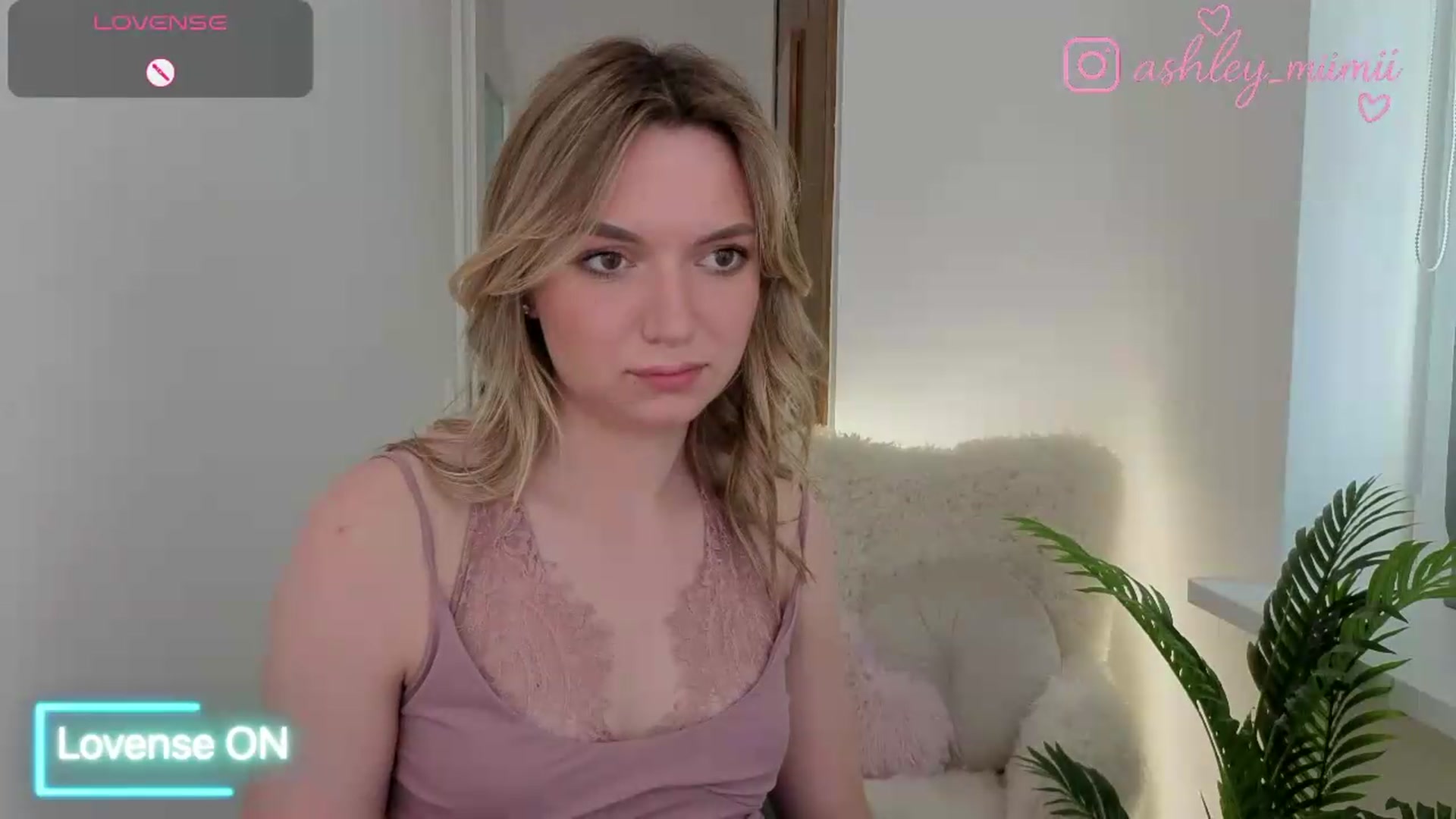 Gallery image thumbnail from AshleyMimi's myfreecams stream on, 06/15/2026, 15:13 image 14 of 20