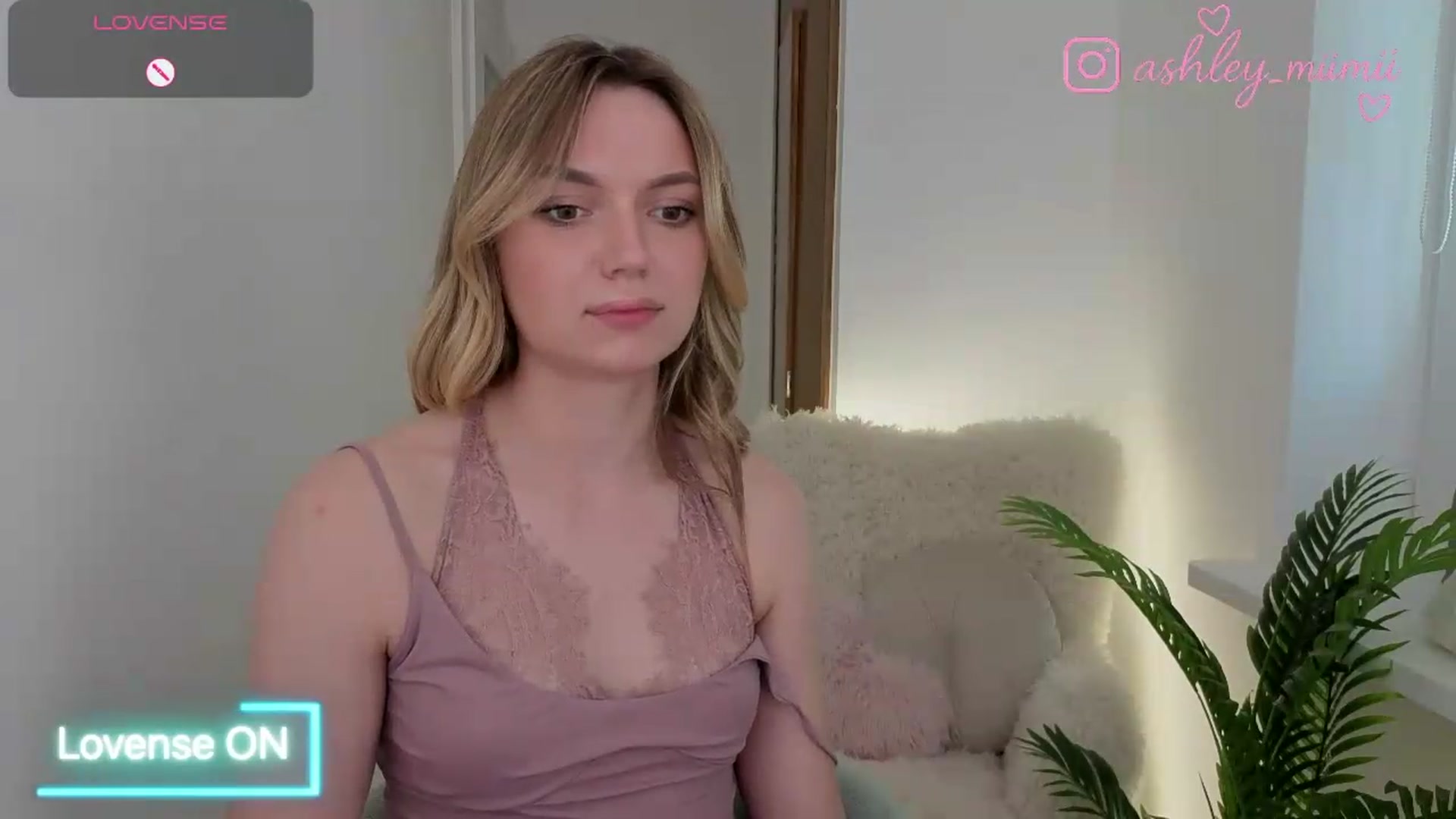 Gallery image thumbnail from AshleyMimi's myfreecams stream on, 06/15/2026, 17:03 image 14 of 20