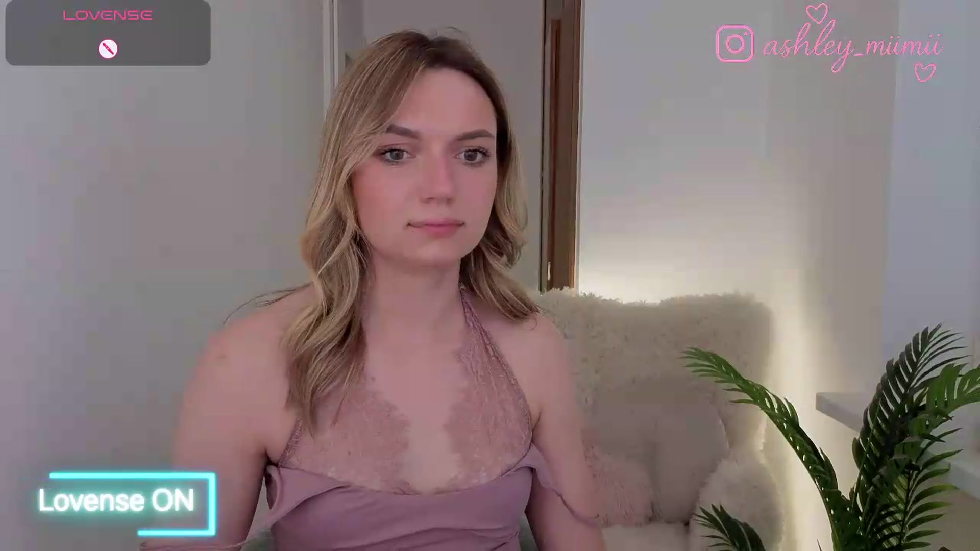 Gallery image thumbnail from AshleyMimi's myfreecams stream on, 06/15/2026, 18:59 image 12 of 20
