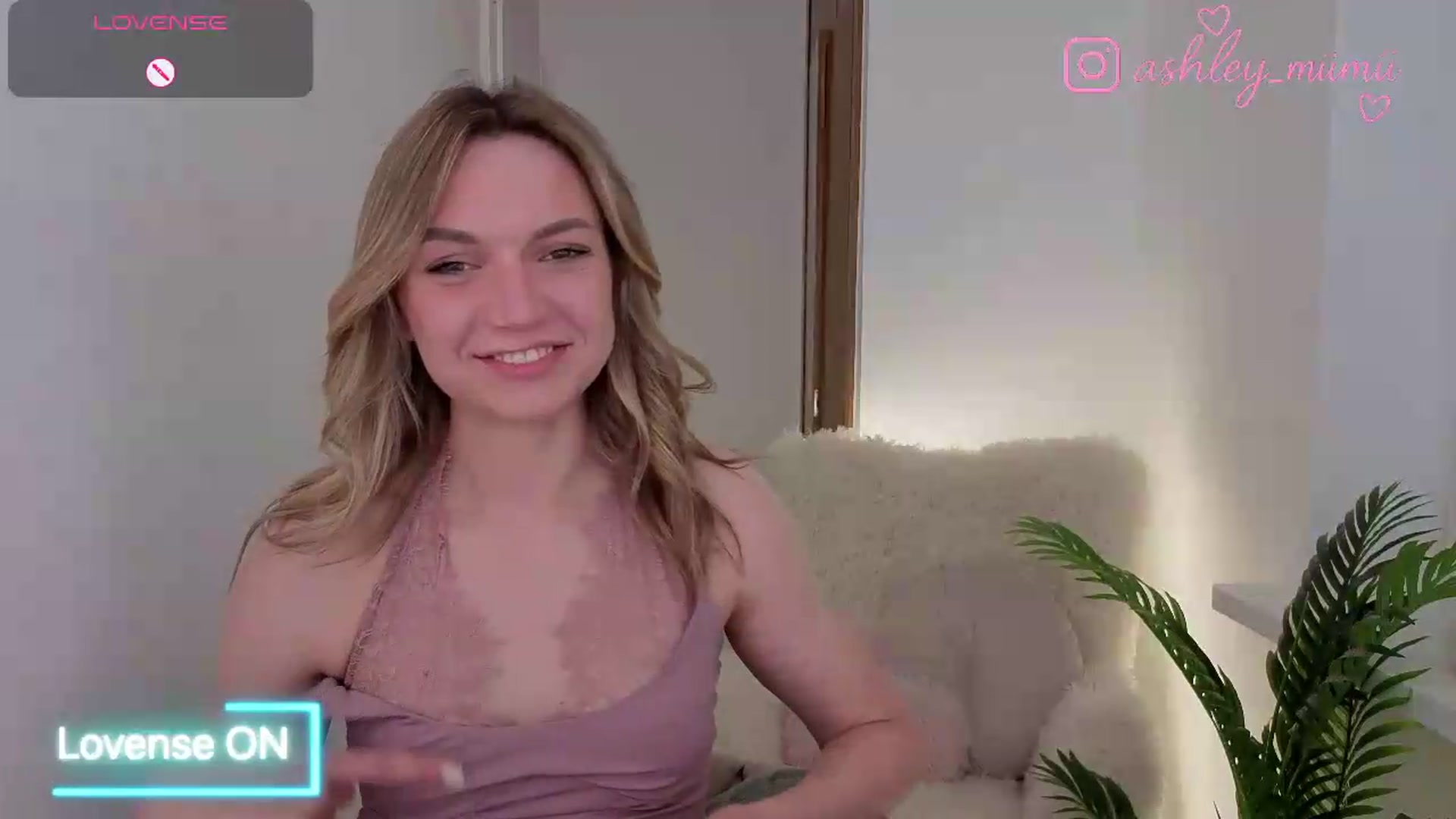 Gallery image thumbnail from AshleyMimi's myfreecams stream on, 06/15/2026, 20:29 image 4 of 20
