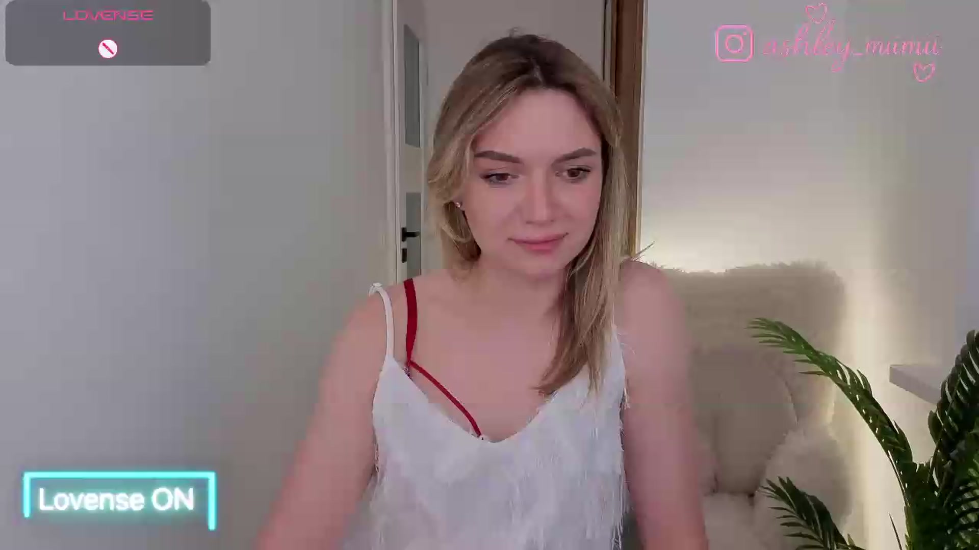 Gallery image thumbnail from AshleyMimi's myfreecams stream on, 06/18/2026, 20:03 image 12 of 20