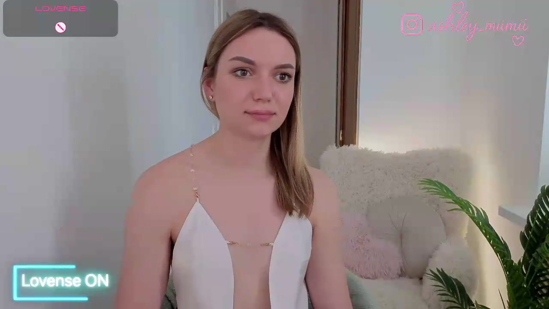Gallery image thumbnail from AshleyMimi's myfreecams stream on, 06/19/2026, 13:13 image 9 of 20