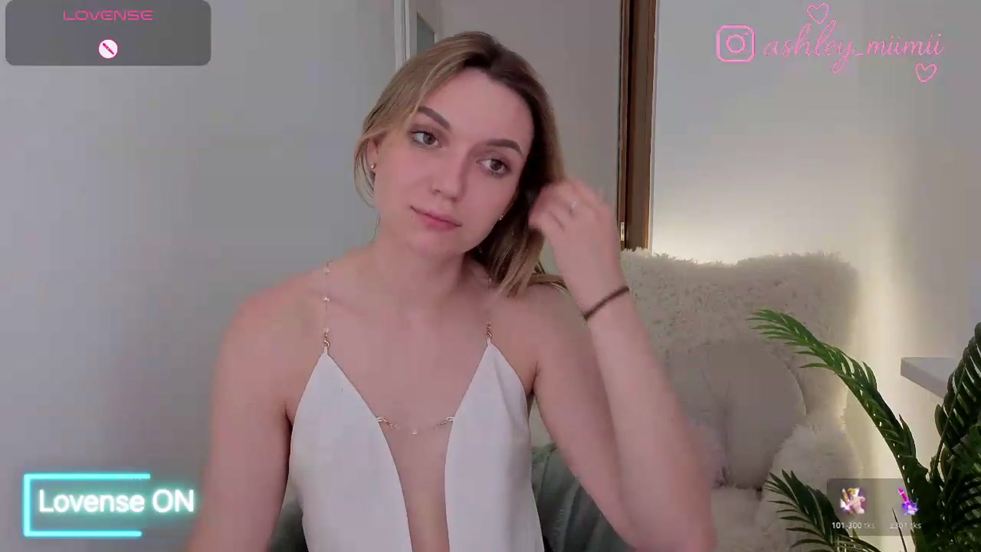 Gallery image thumbnail from AshleyMimi's myfreecams stream on, 06/19/2026, 18:20 image 15 of 20