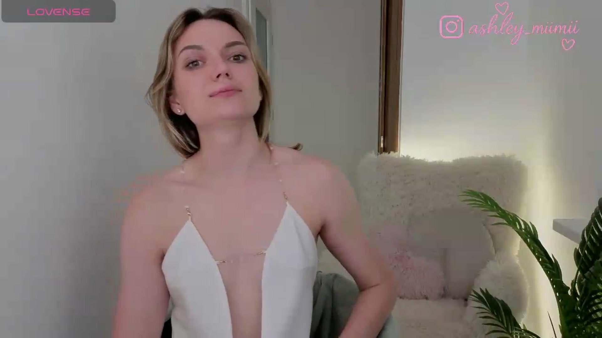 Gallery image thumbnail from AshleyMimi's myfreecams stream on, 06/19/2026, 18:36 image 15 of 20
