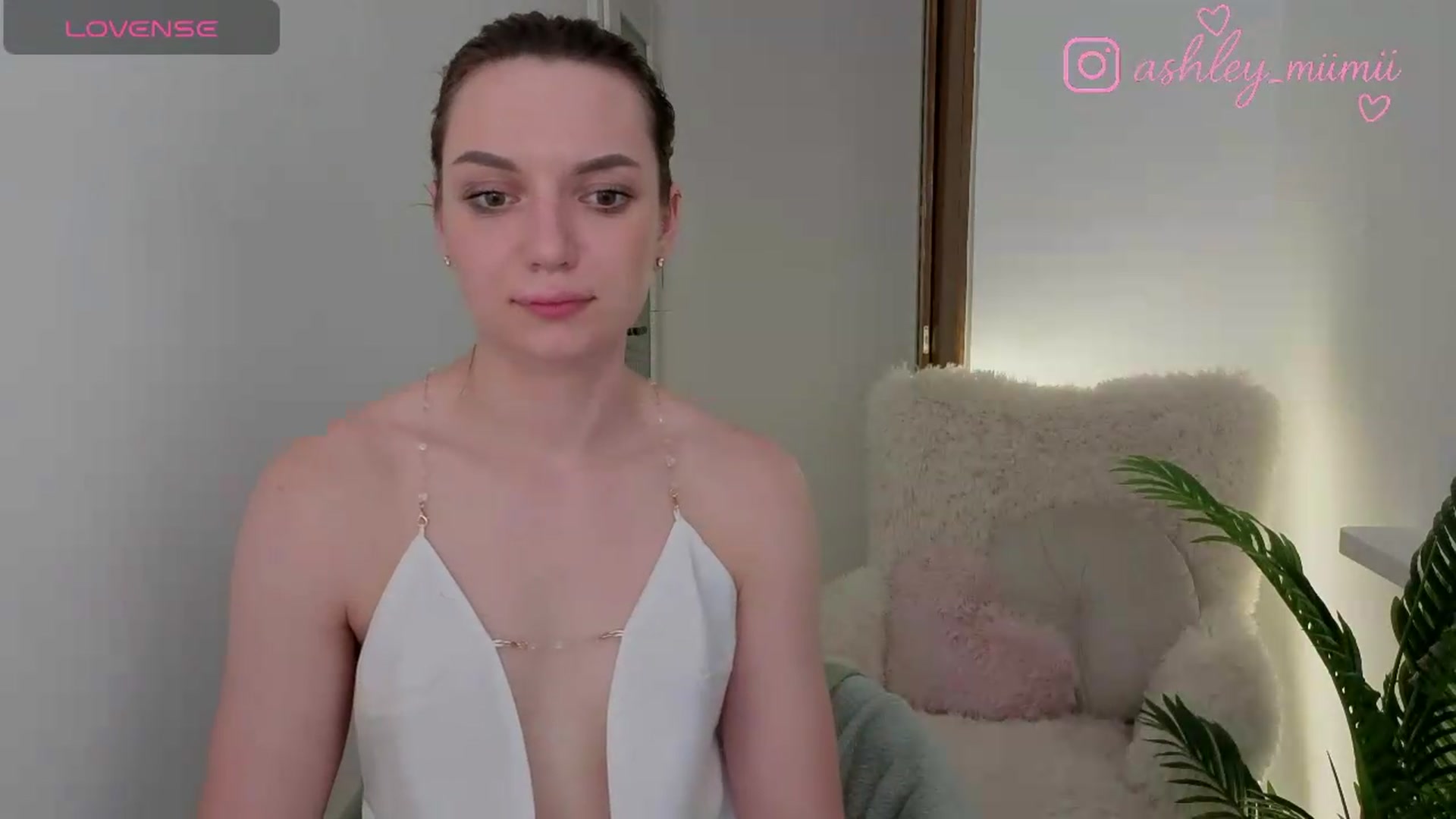 Gallery image thumbnail from AshleyMimi's myfreecams stream on, 06/19/2026, 20:01 image 6 of 20