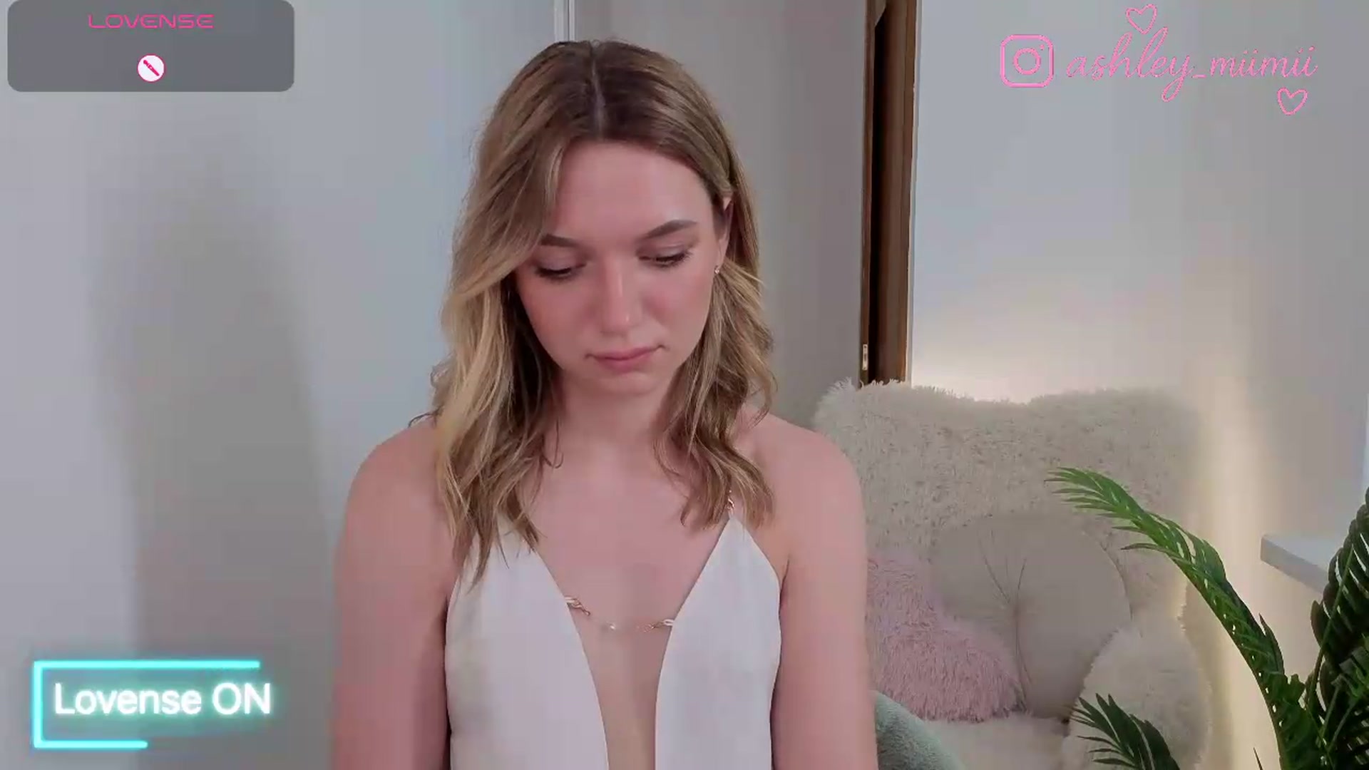 Gallery image thumbnail from AshleyMimi's myfreecams stream on, 06/22/2026, 14:42 image 5 of 20