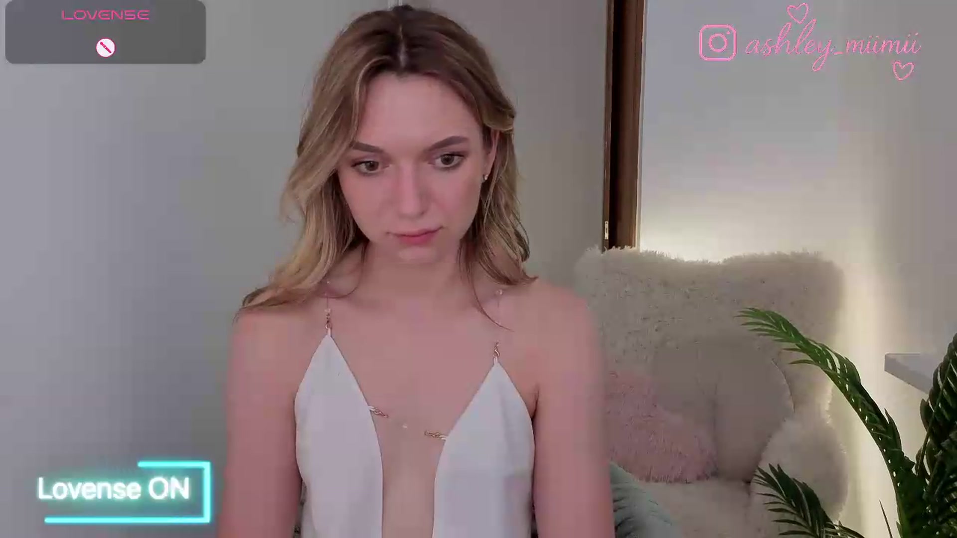 Gallery image thumbnail from AshleyMimi's myfreecams stream on, 06/22/2026, 18:50 image 16 of 20