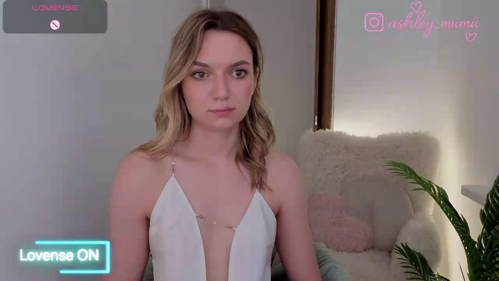 Gallery image thumbnail from AshleyMimi's myfreecams stream on, 06/22/2026, 20:02 image 9 of 20