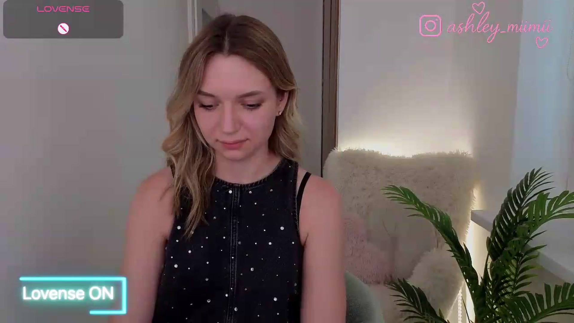 Gallery image thumbnail from AshleyMimi's myfreecams stream on, 06/30/2026, 18:34 image 15 of 20