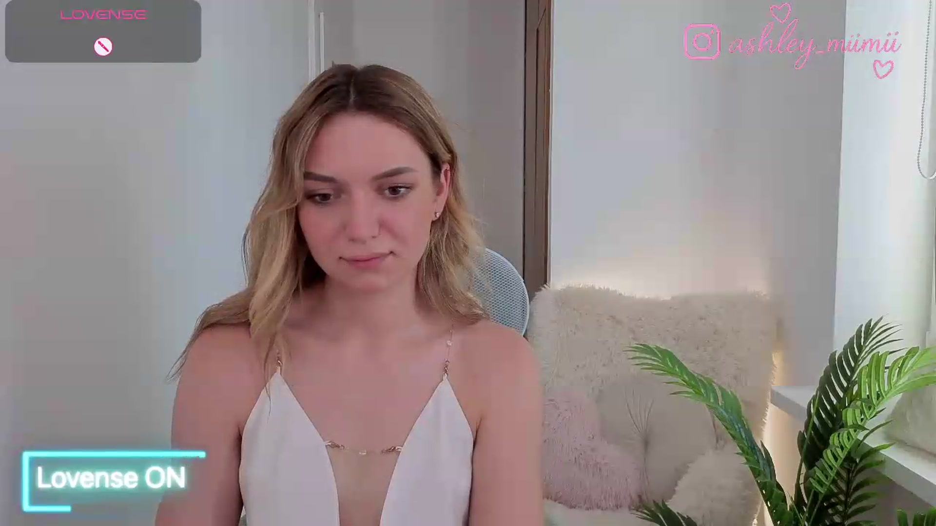 Gallery image thumbnail from AshleyMimi's myfreecams stream on, 07/01/2026, 12:41 image 13 of 20