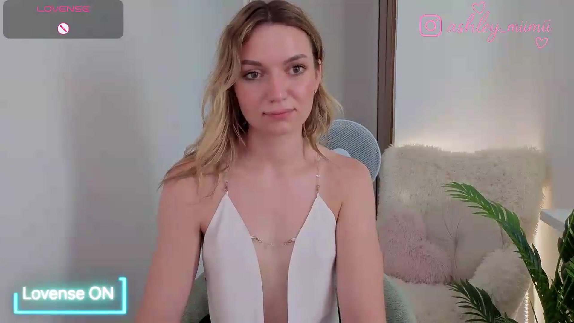 Gallery image thumbnail from AshleyMimi's myfreecams stream on, 07/01/2026, 15:12 image 12 of 20