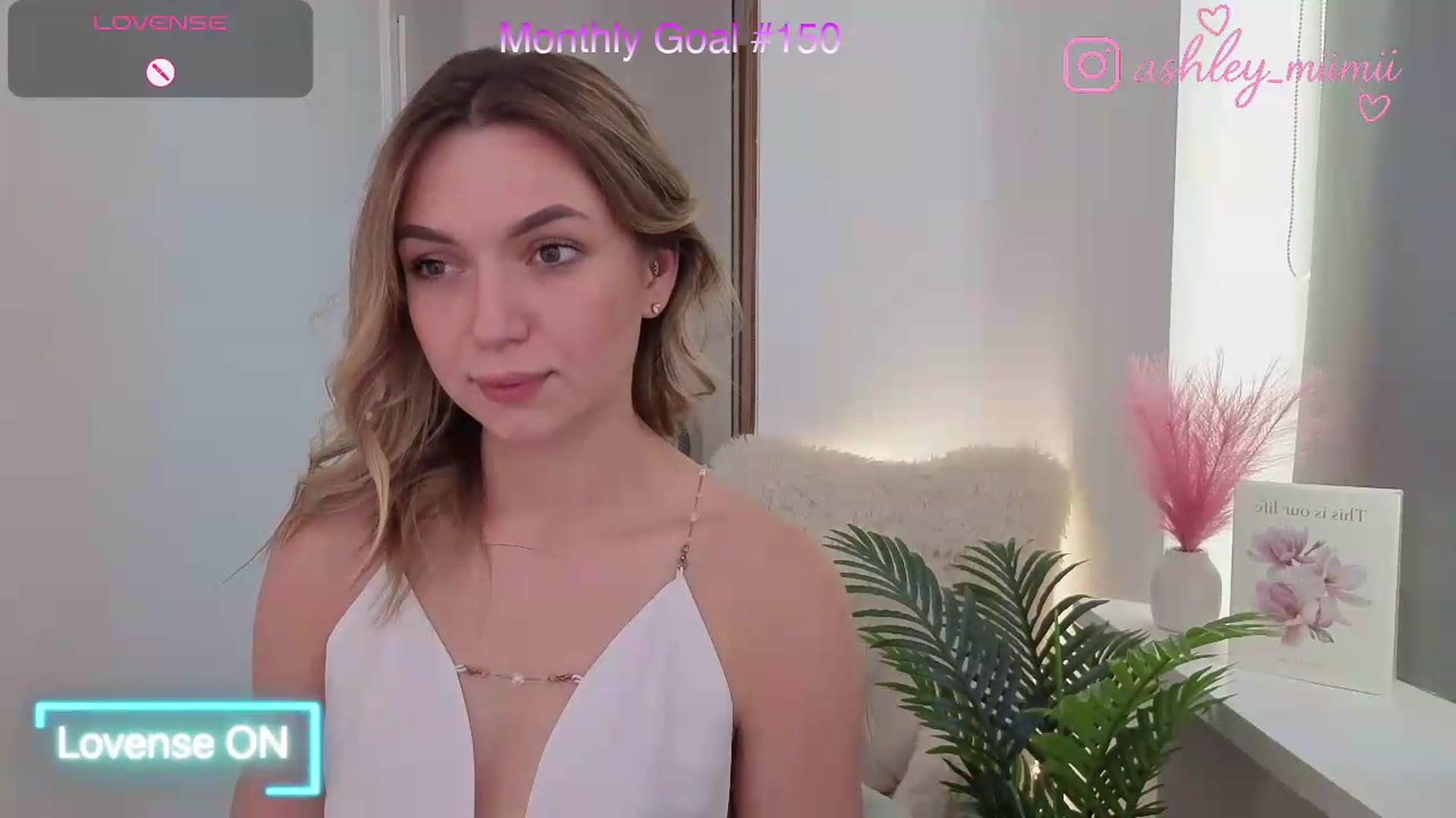 Gallery image thumbnail from AshleyMimi's myfreecams stream on, 08/15/2026, 12:35 image 12 of 20
