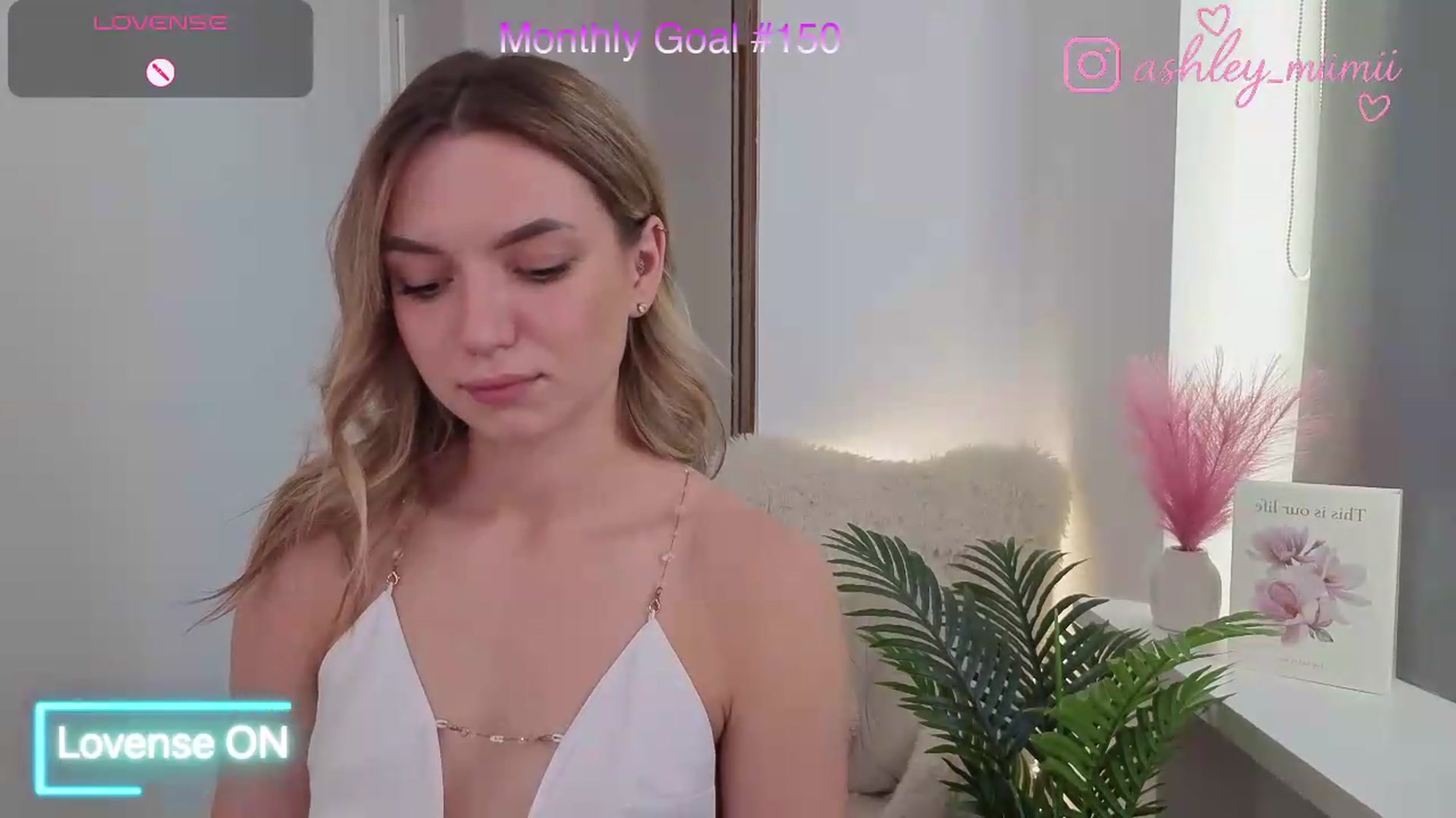 Gallery image thumbnail from AshleyMimi's myfreecams stream on, 08/15/2026, 13:01 image 9 of 20