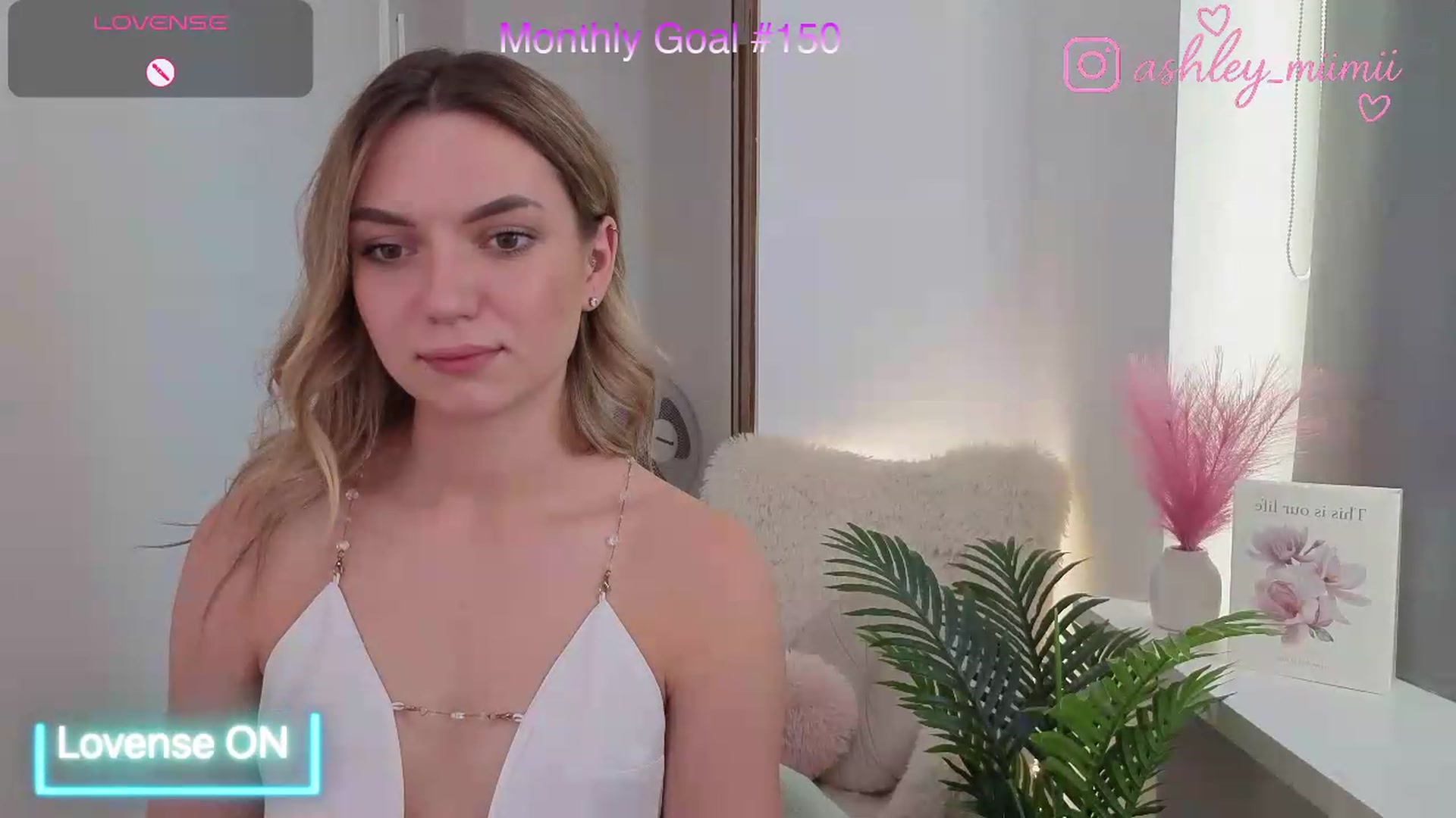 Gallery image thumbnail from AshleyMimi's myfreecams stream on, 08/15/2026, 13:01 image 12 of 20