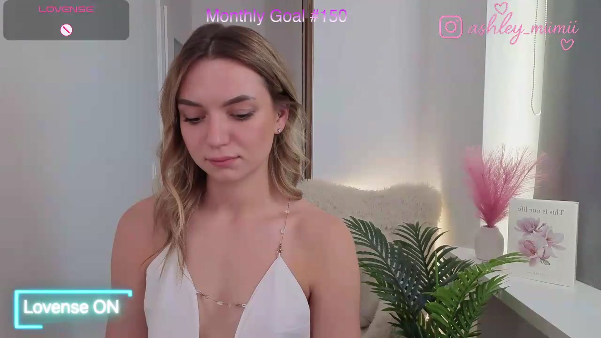 Gallery image thumbnail from AshleyMimi's myfreecams stream on, 08/15/2026, 13:29 image 11 of 20