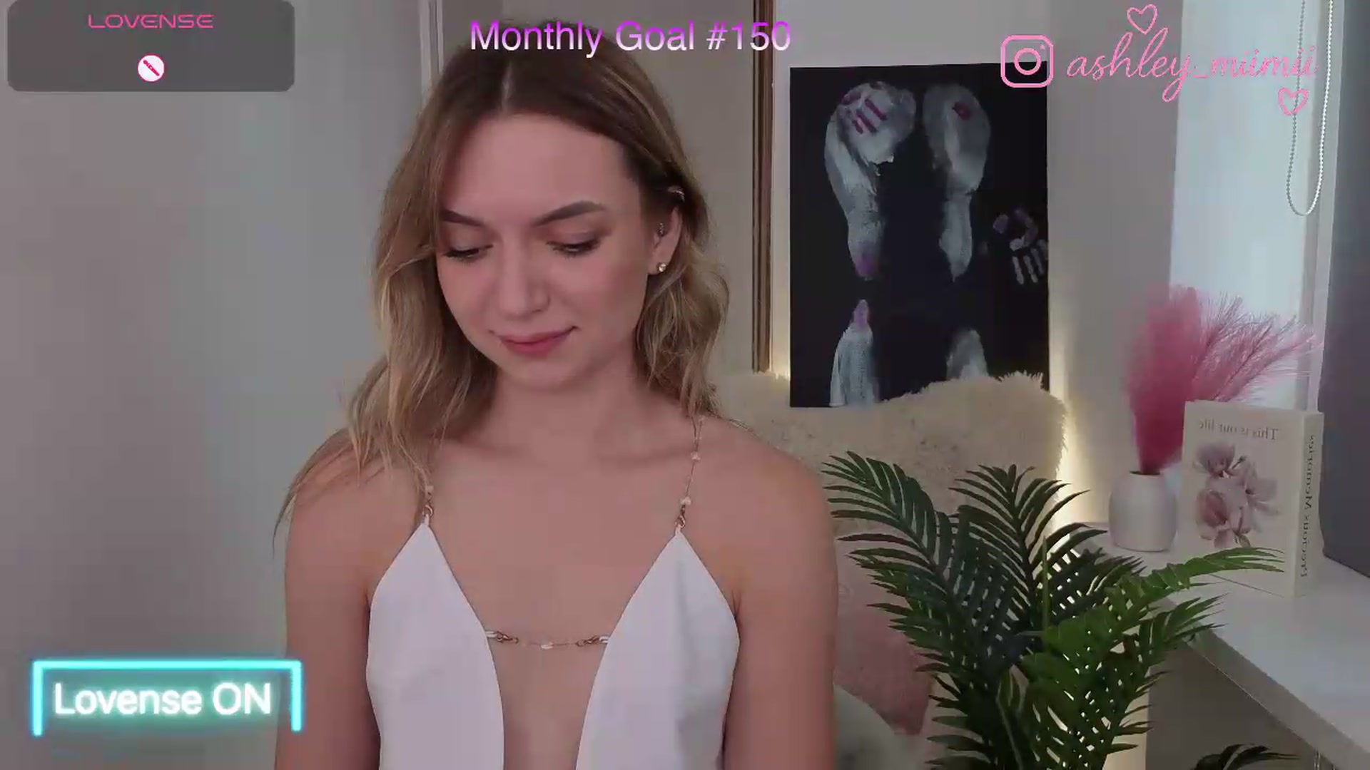 Gallery image thumbnail from AshleyMimi's myfreecams stream on, 08/19/2026, 15:10 image 17 of 20