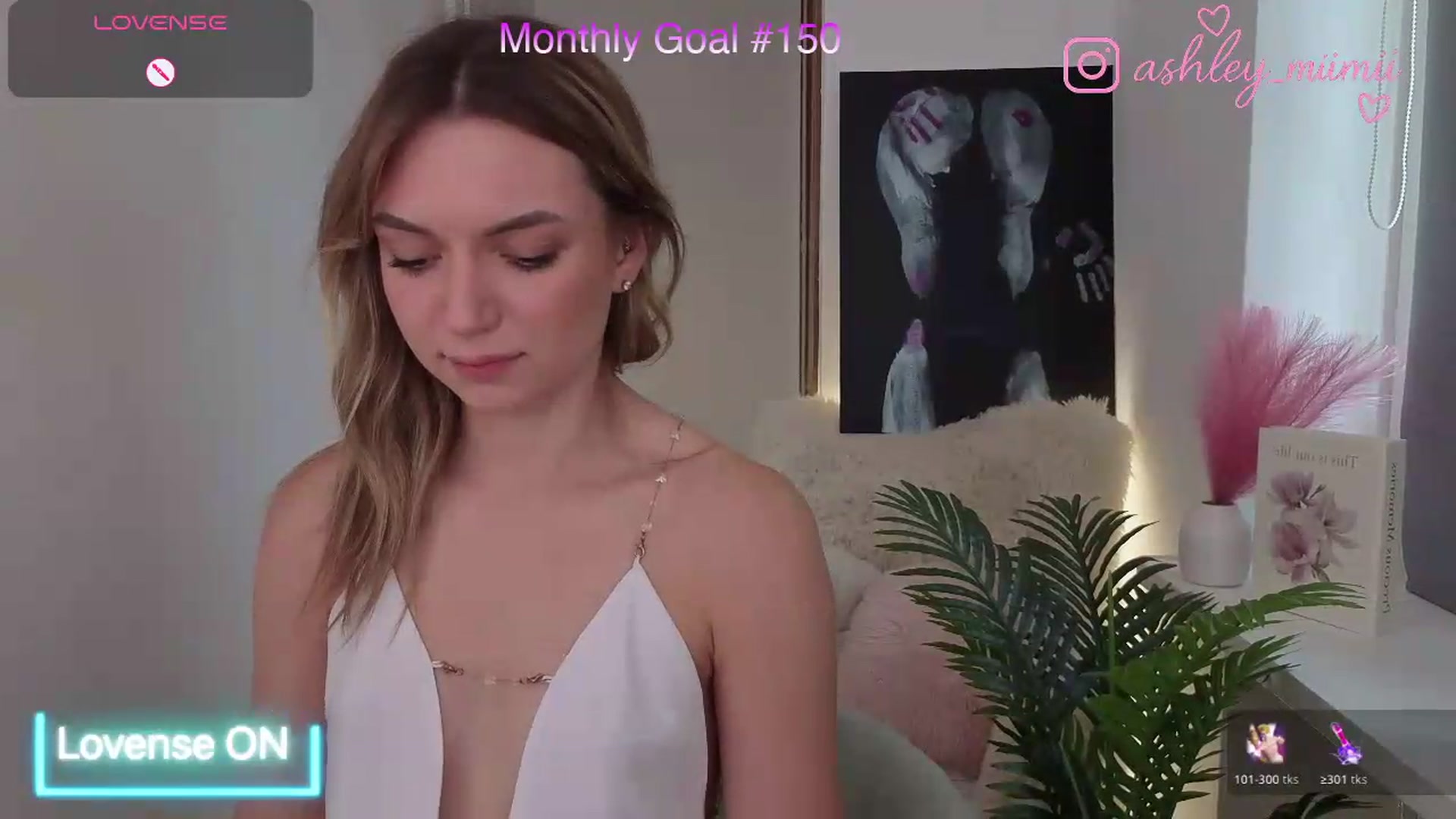 Gallery image thumbnail from AshleyMimi's myfreecams stream on, 08/19/2026, 15:10 image 11 of 20