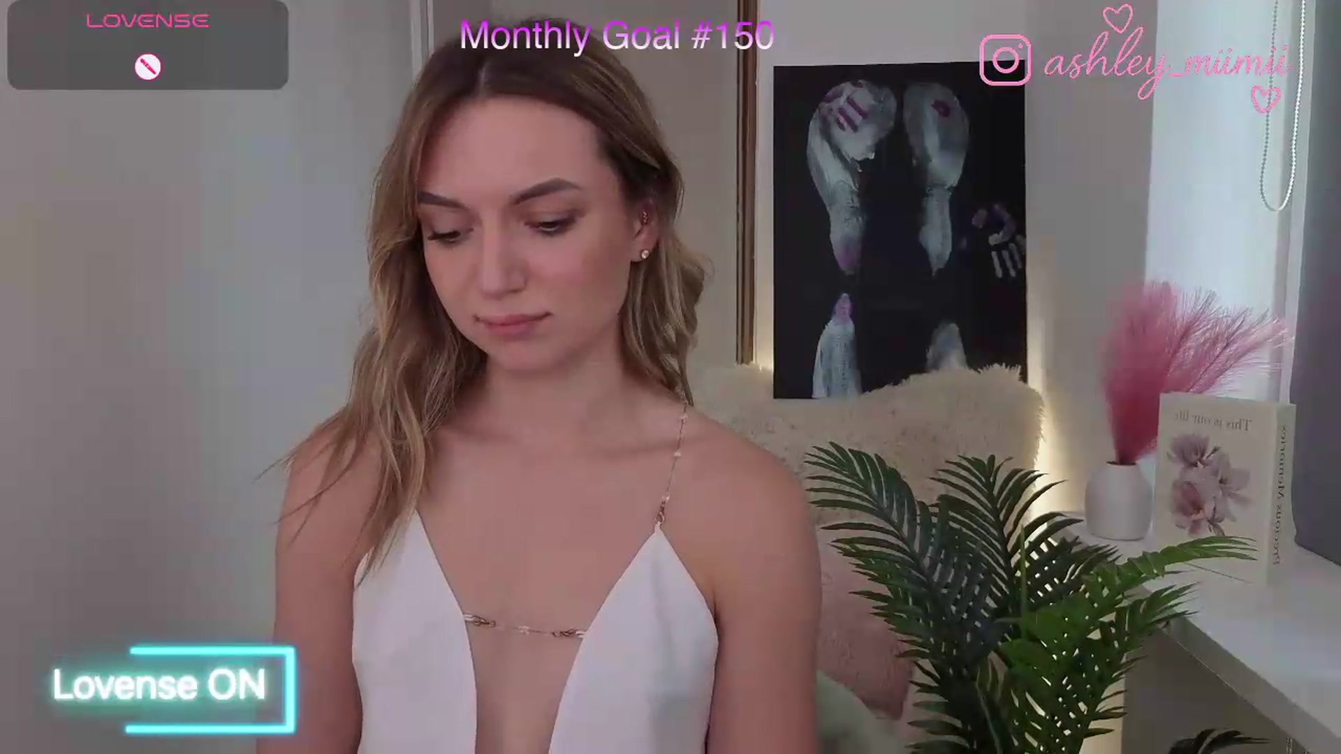 Gallery image thumbnail from AshleyMimi's myfreecams stream on, 08/19/2026, 15:10 image 14 of 20