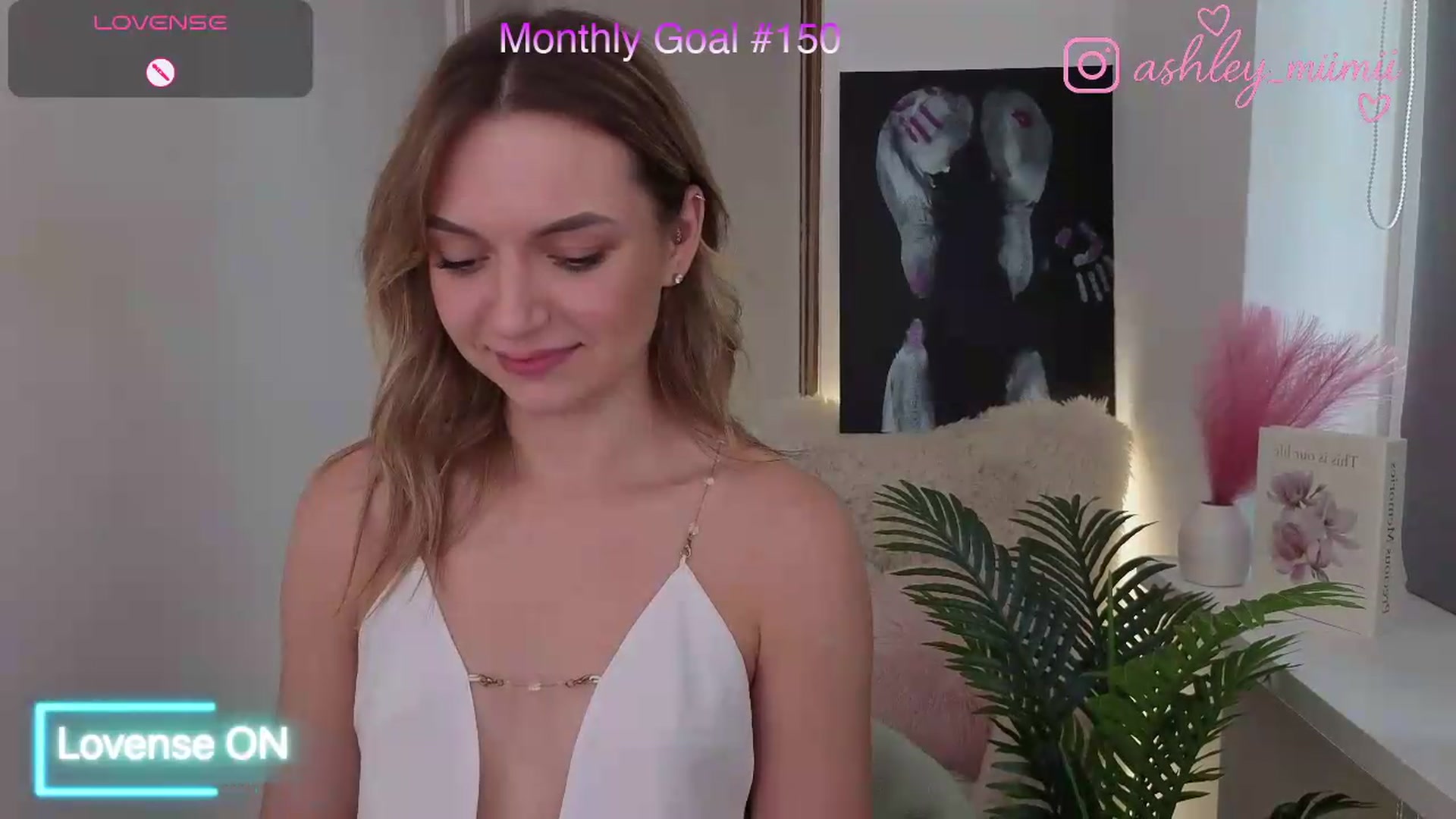 Gallery image thumbnail from AshleyMimi's myfreecams stream on, 08/19/2026, 15:10 image 16 of 20