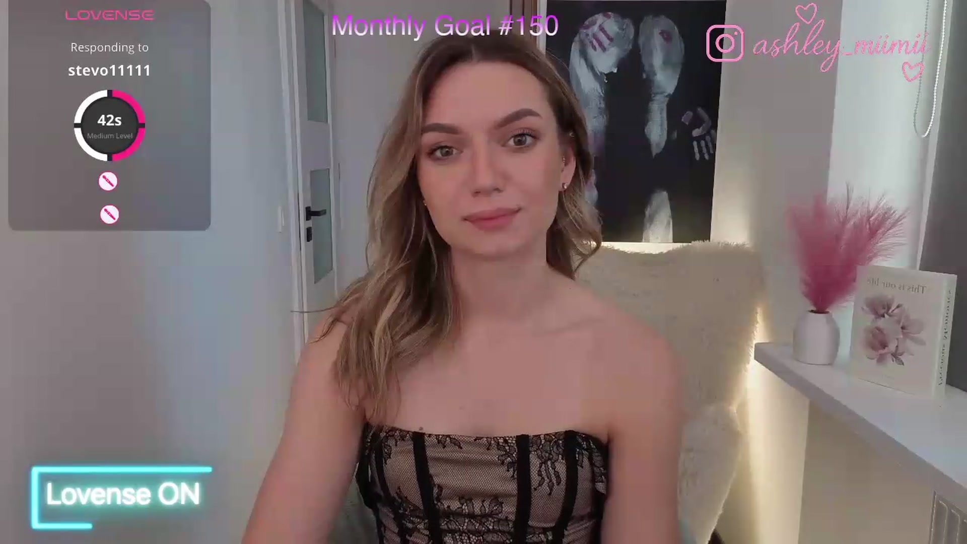 Gallery image thumbnail from AshleyMimi's myfreecams stream on, 09/12/2026, 13:24 image 12 of 20