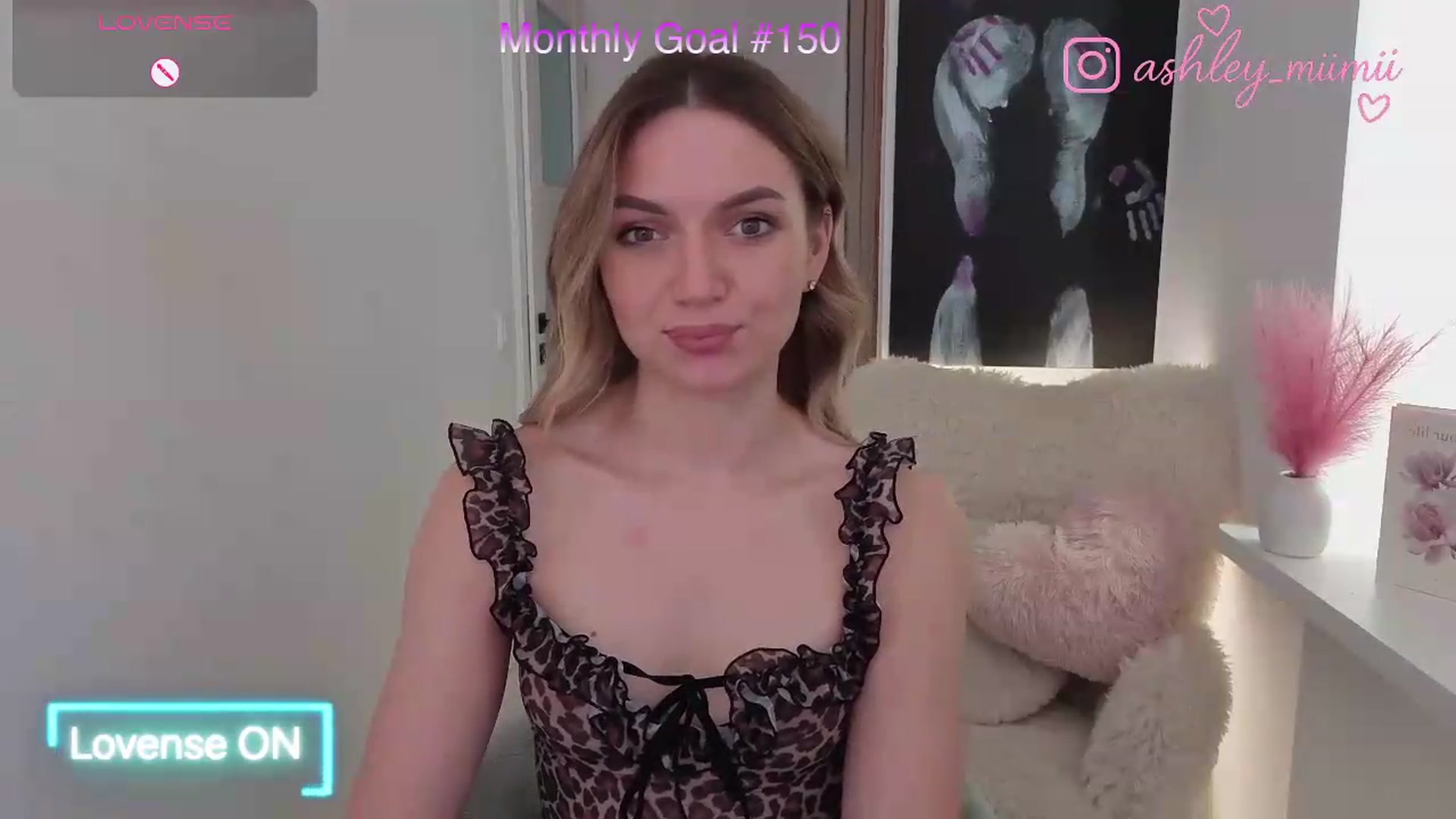 Gallery image thumbnail from AshleyMimi's myfreecams stream on, 09/16/2026, 13:05 image 9 of 20