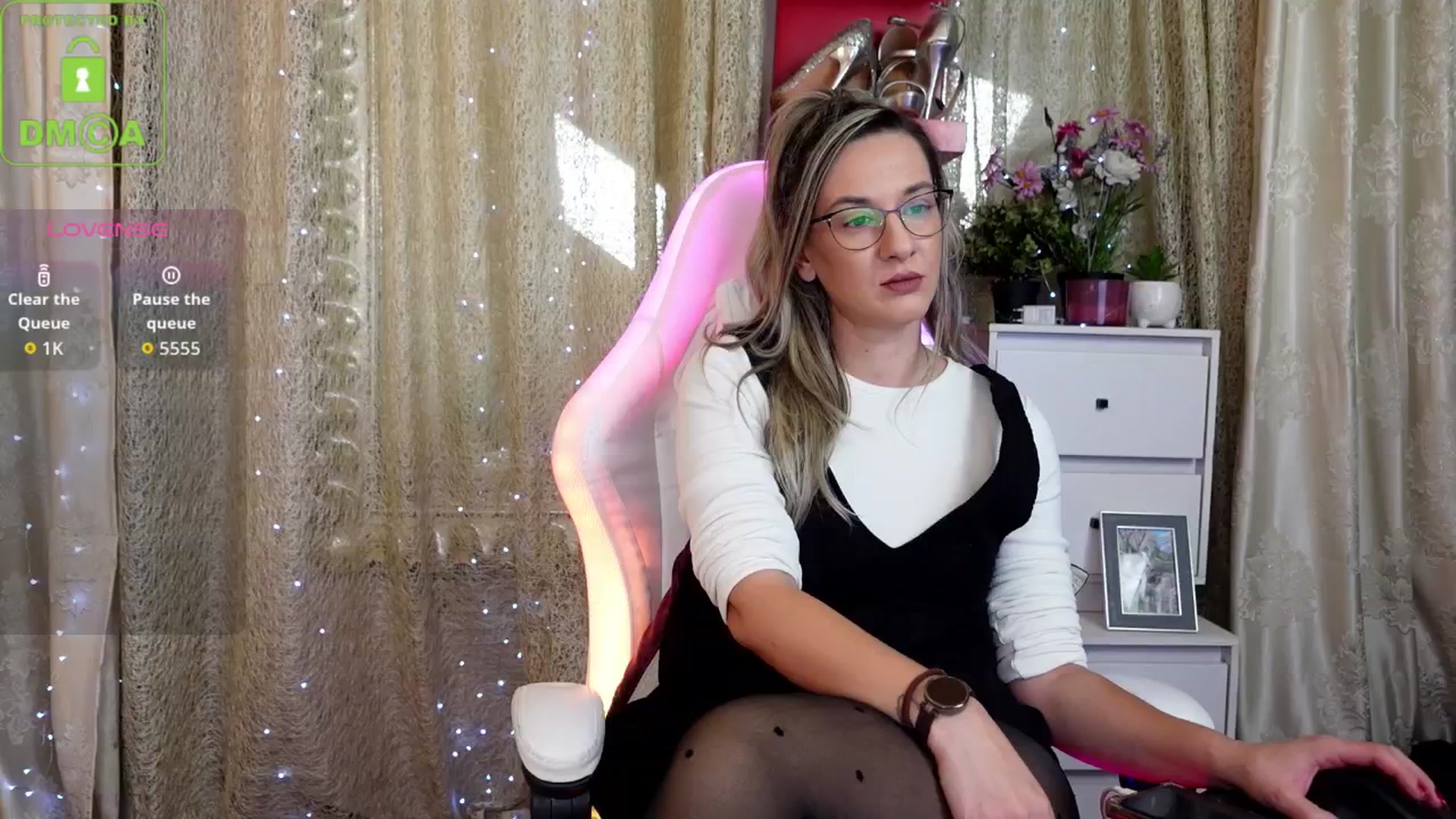 Gallery image thumbnail from AshleyVasquez's myfreecams stream on, 10/16/2025, 13:18 image 10 of 20