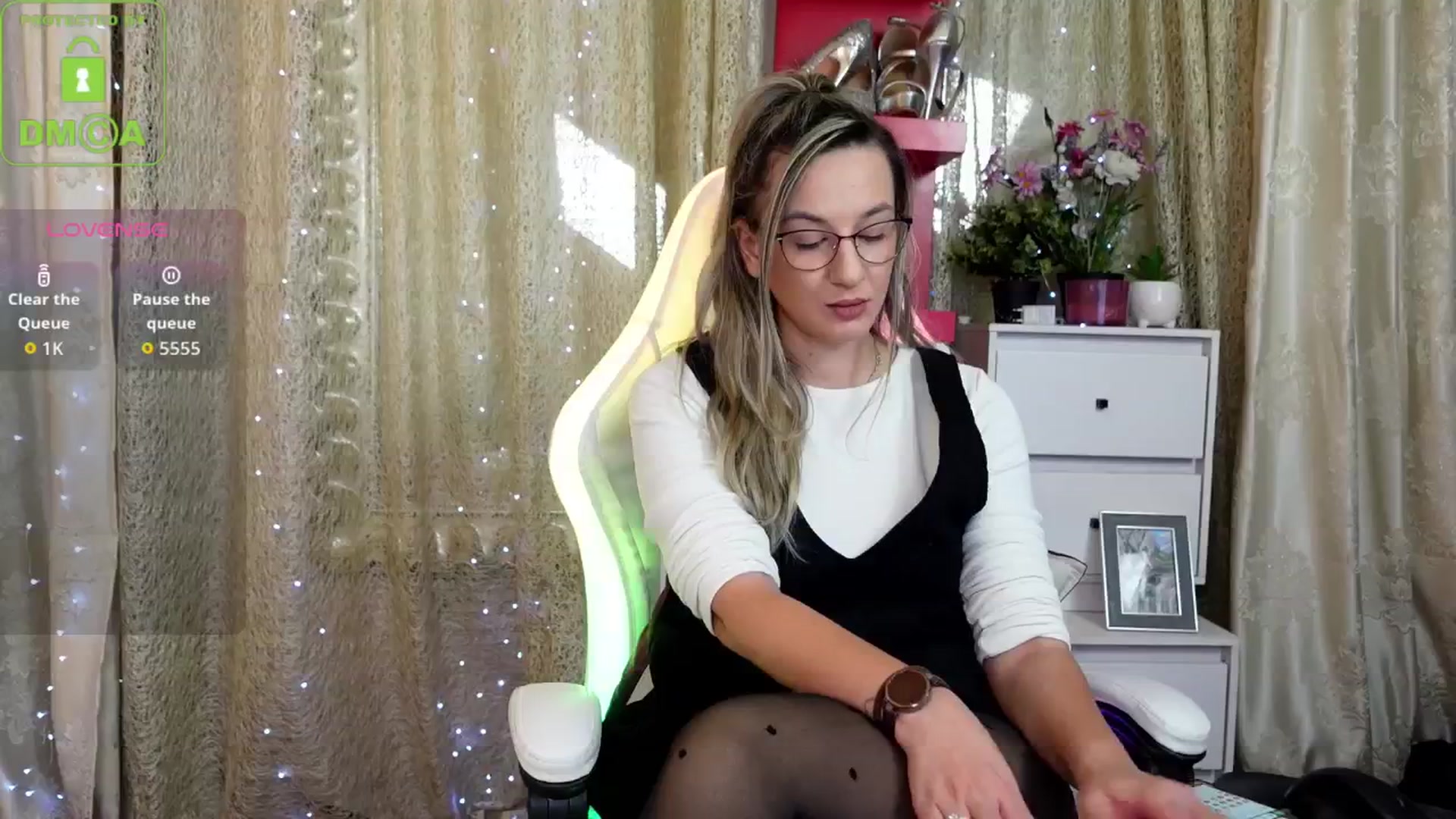 Gallery image thumbnail from AshleyVasquez's myfreecams stream on, 10/16/2025, 13:18 image 9 of 20