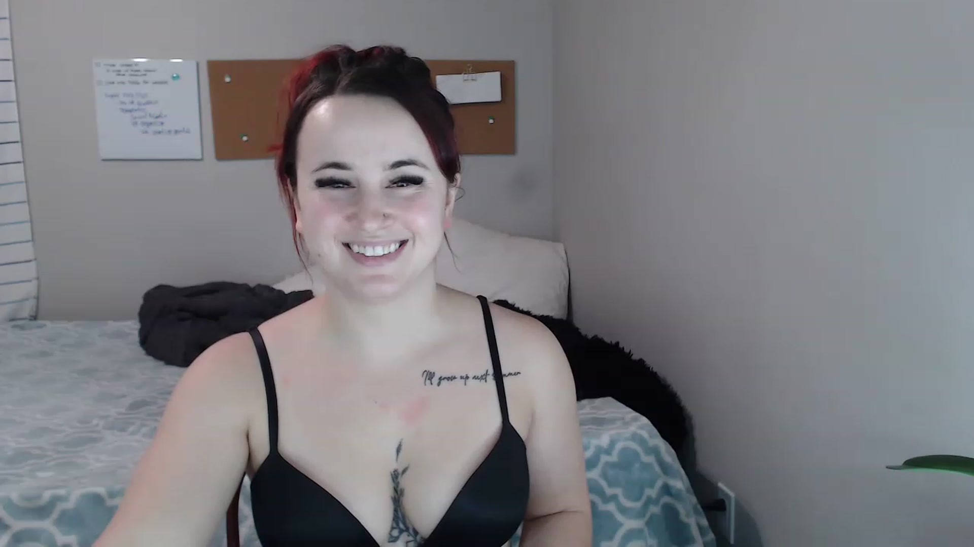 Gallery image thumbnail from Ashley_Clarke's myfreecams stream on, 11/15/2022, 05:55 image 10 of 20