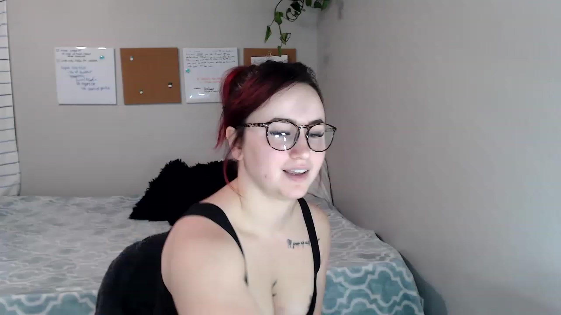 Gallery image thumbnail from Ashley_Clarke's myfreecams stream on, 11/18/2022, 02:39 image 6 of 20
