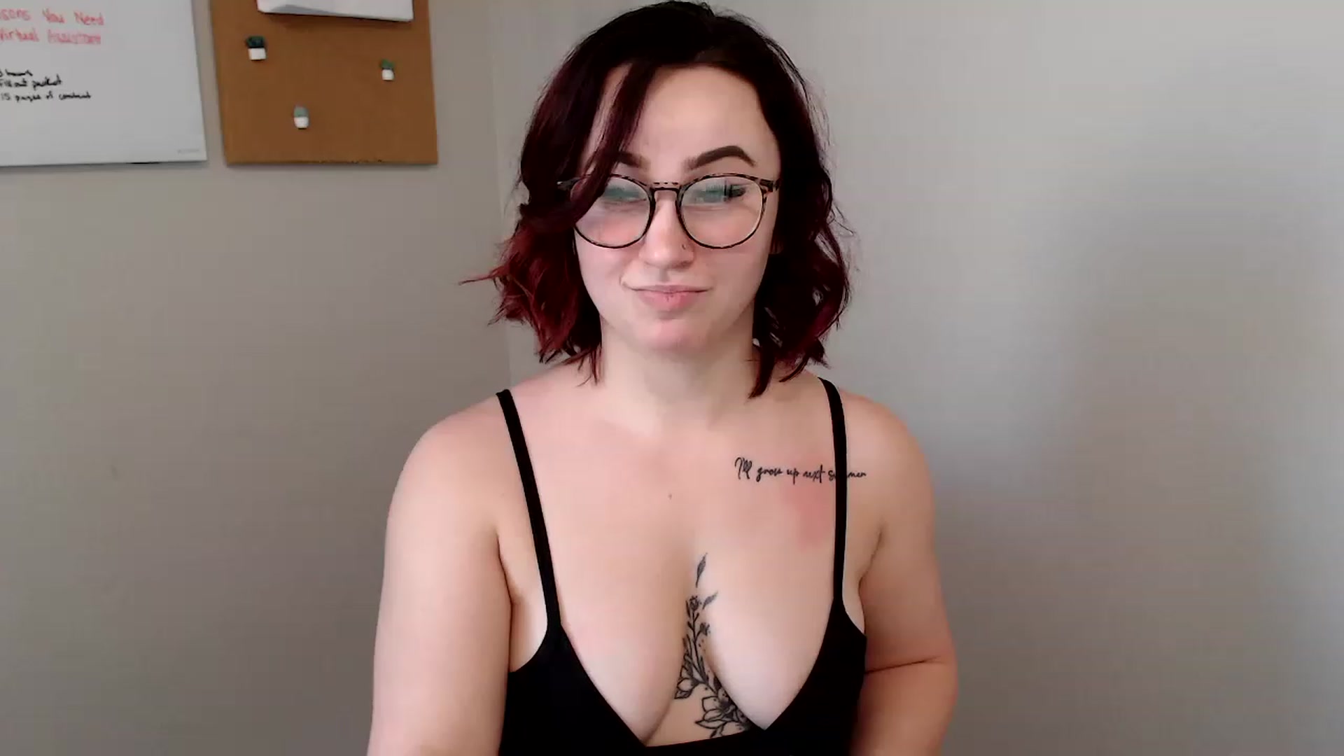 Gallery image thumbnail from Ashley_Clarke's myfreecams stream on, 12/25/2022, 24:00 image 7 of 20