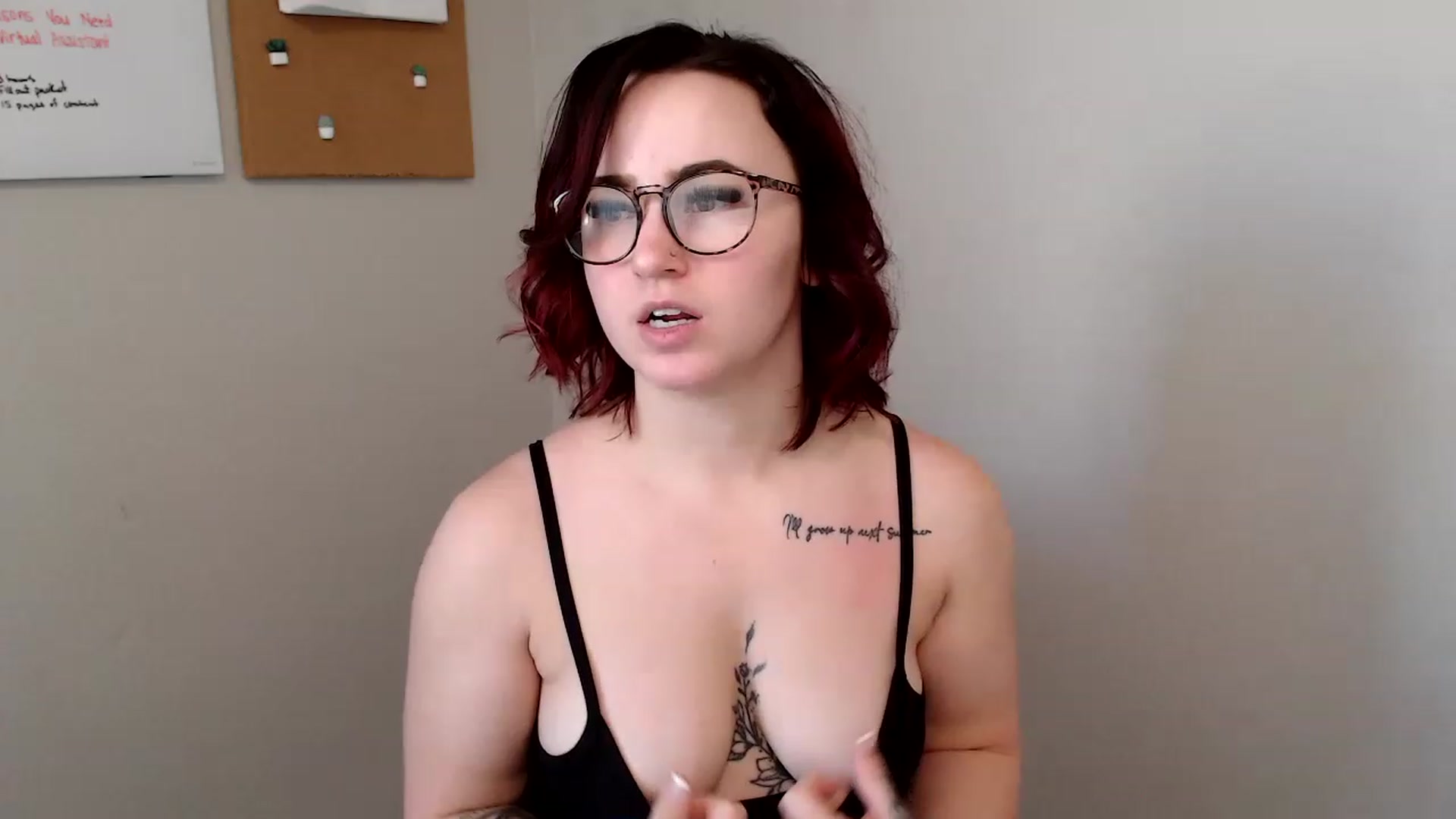 Gallery image thumbnail from Ashley_Clarke's myfreecams stream on, 12/25/2022, 24:00 image 5 of 20