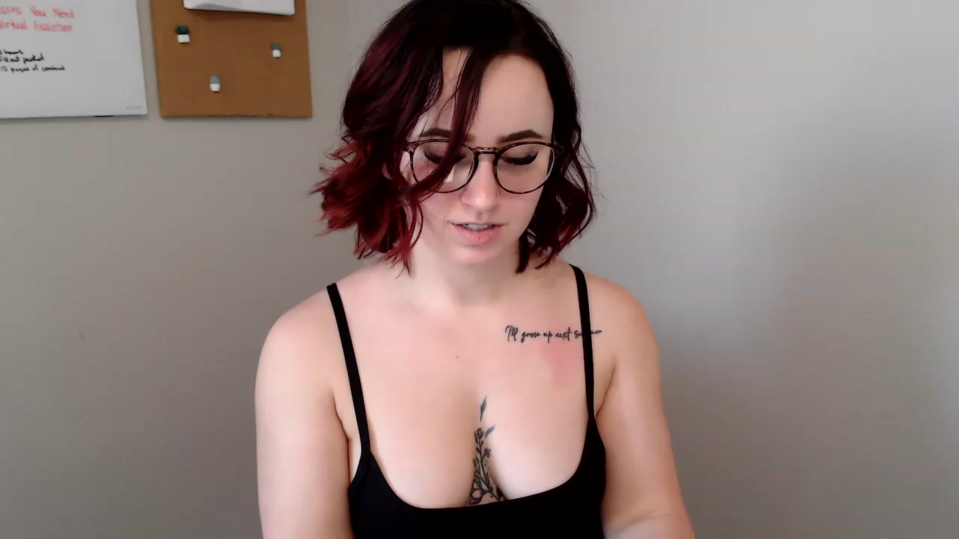 Gallery image thumbnail from Ashley_Clarke's myfreecams stream on, 12/25/2022, 24:00 image 8 of 20