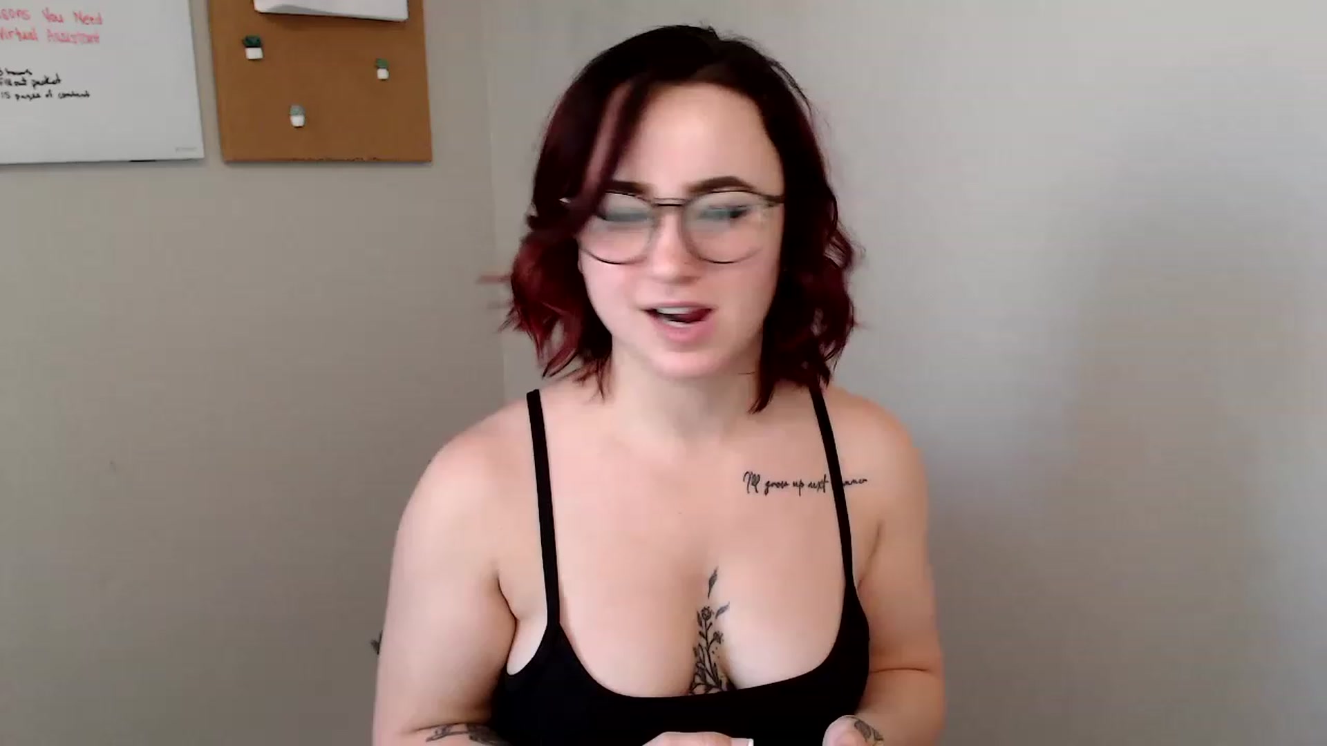 Gallery image thumbnail from Ashley_Clarke's myfreecams stream on, 12/25/2022, 24:00 image 3 of 20