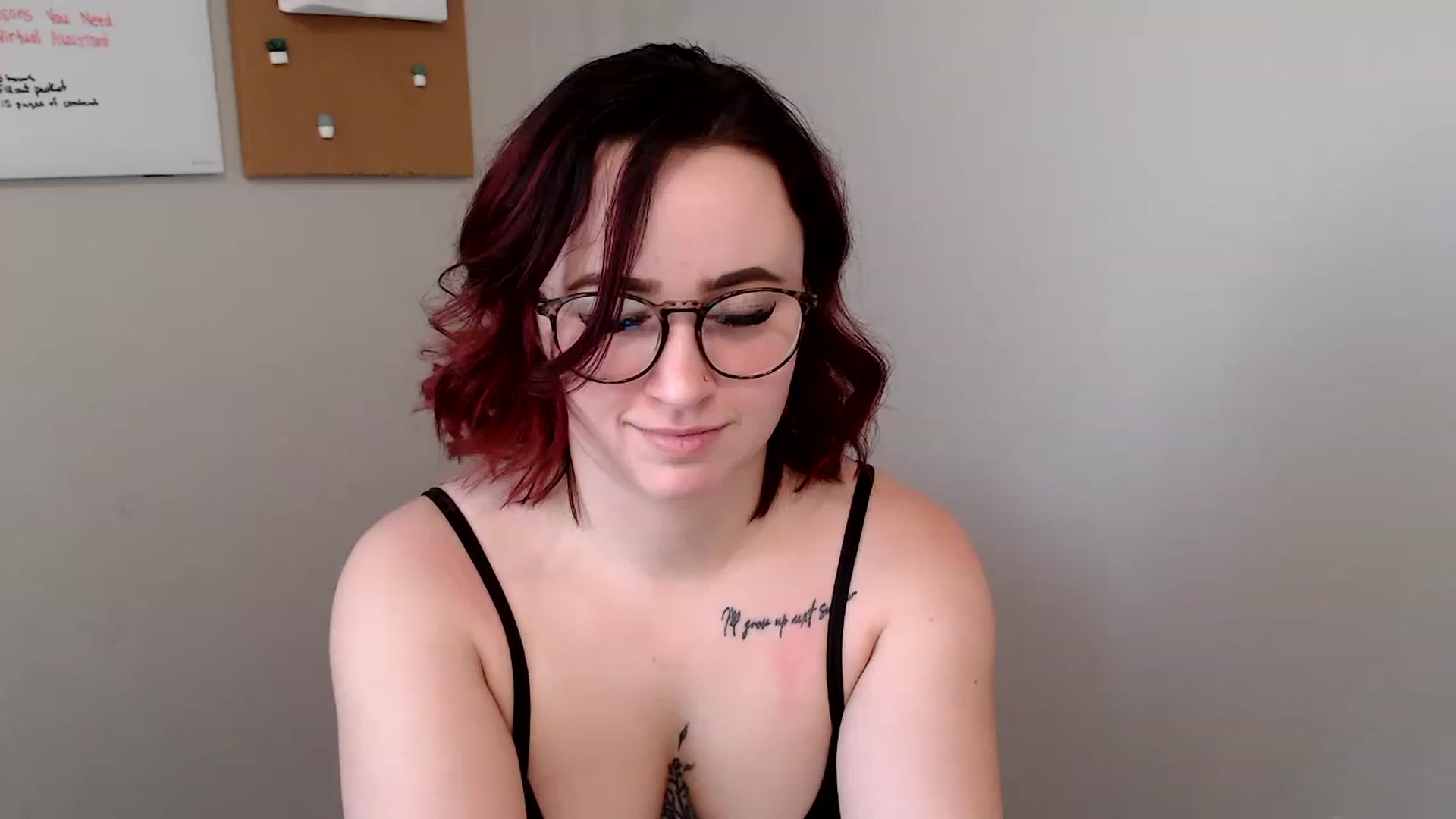 Gallery image thumbnail from Ashley_Clarke's myfreecams stream on, 12/25/2022, 24:00 image 17 of 20