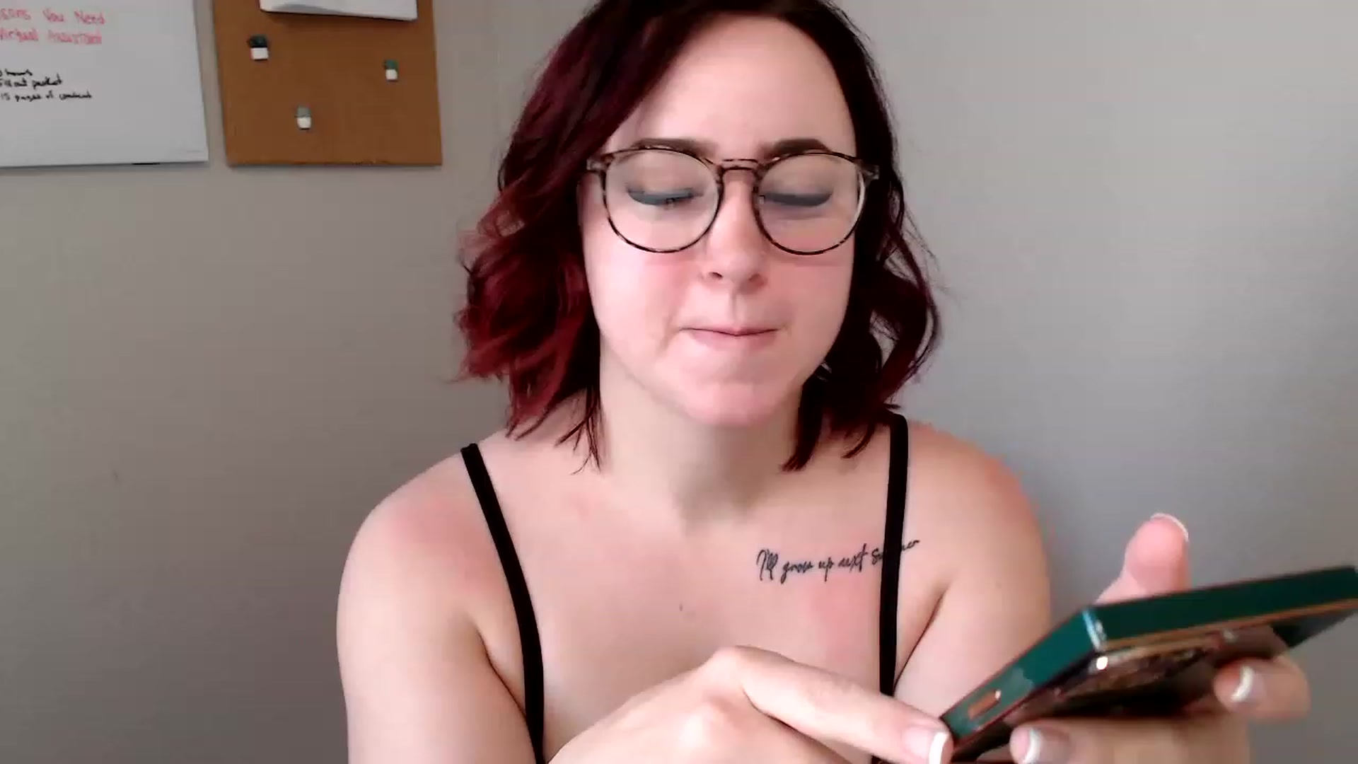 Gallery image thumbnail from Ashley_Clarke's myfreecams stream on, 12/25/2022, 24:00 image 10 of 20