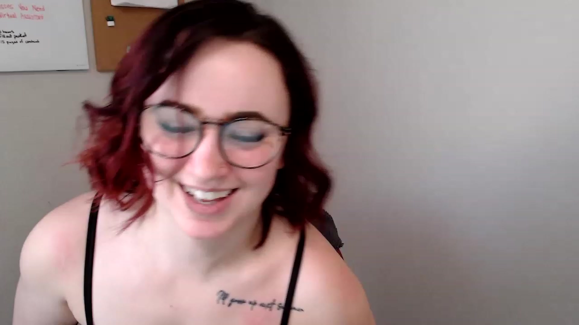 Gallery image thumbnail from Ashley_Clarke's myfreecams stream on, 12/25/2022, 24:00 image 14 of 20