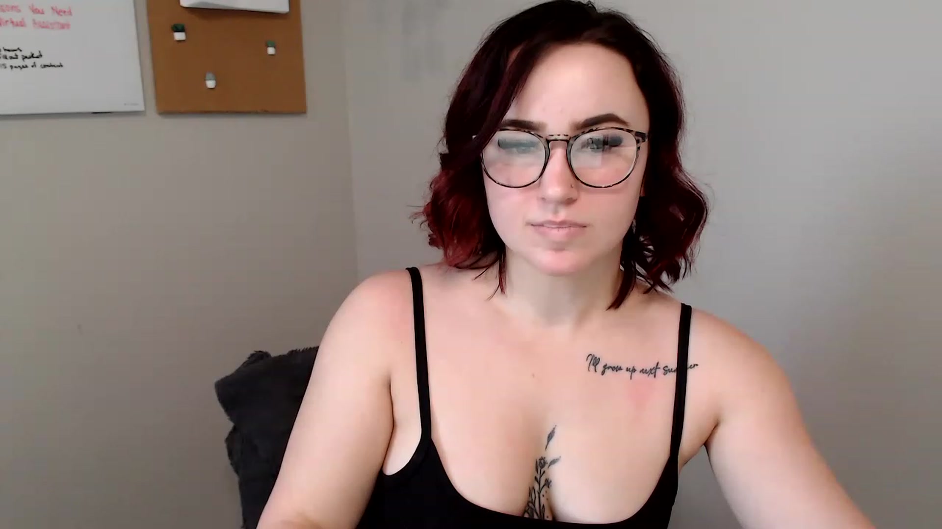 Gallery image thumbnail from Ashley_Clarke's myfreecams stream on, 12/25/2022, 24:00 image 20 of 20