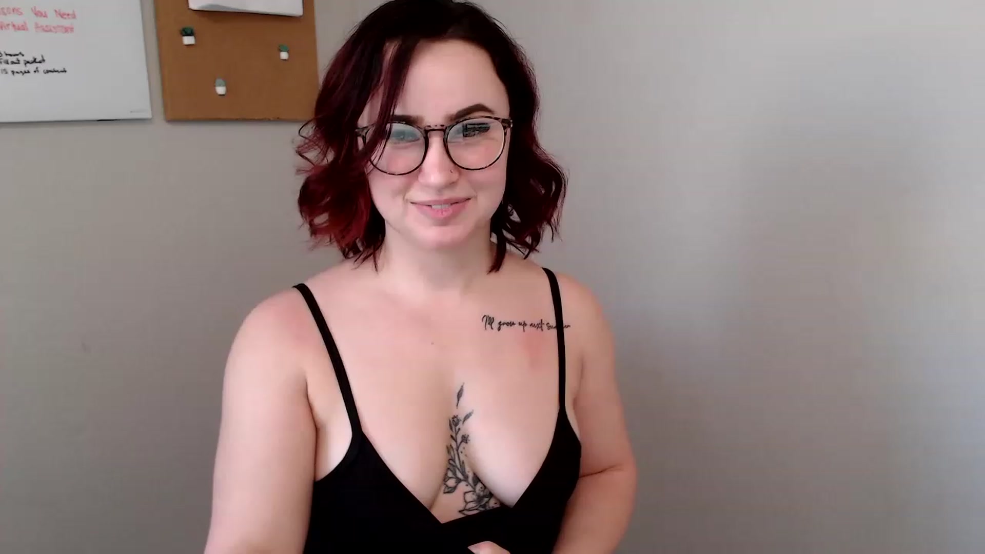 Gallery image thumbnail from Ashley_Clarke's myfreecams stream on, 12/25/2022, 24:00 image 15 of 20