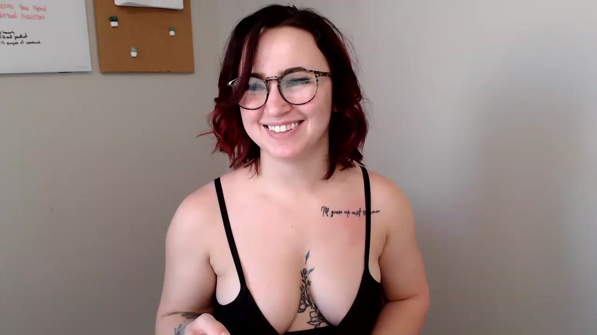 Gallery image thumbnail from Ashley_Clarke's myfreecams stream on, 12/25/2022, 24:00 image 6 of 20