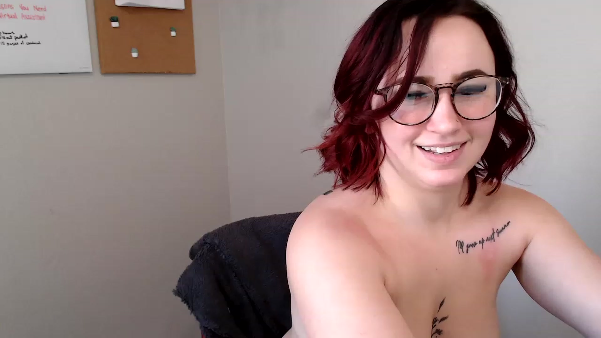 Gallery image thumbnail from Ashley_Clarke's myfreecams stream on, 12/25/2022, 24:00 image 11 of 20