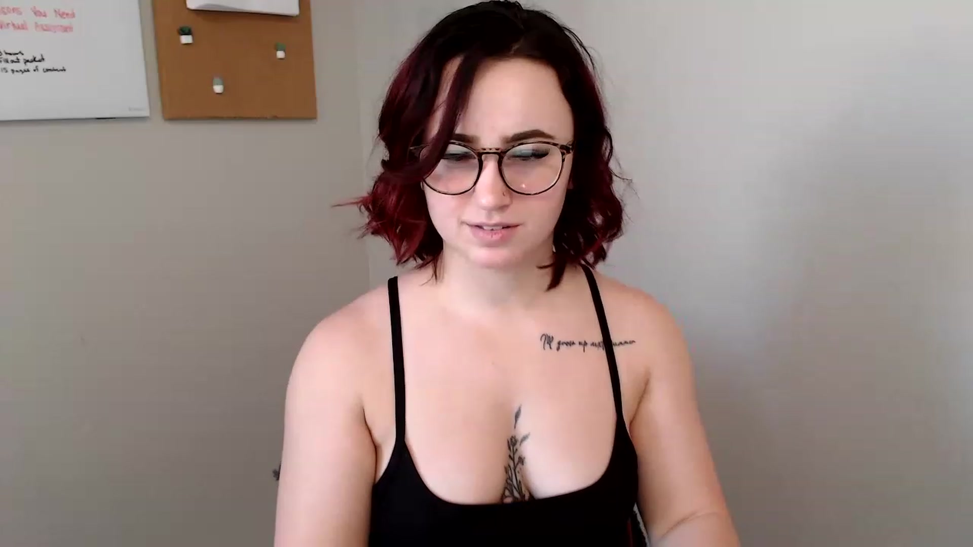 Gallery image thumbnail from Ashley_Clarke's myfreecams stream on, 12/25/2022, 24:00 image 2 of 20
