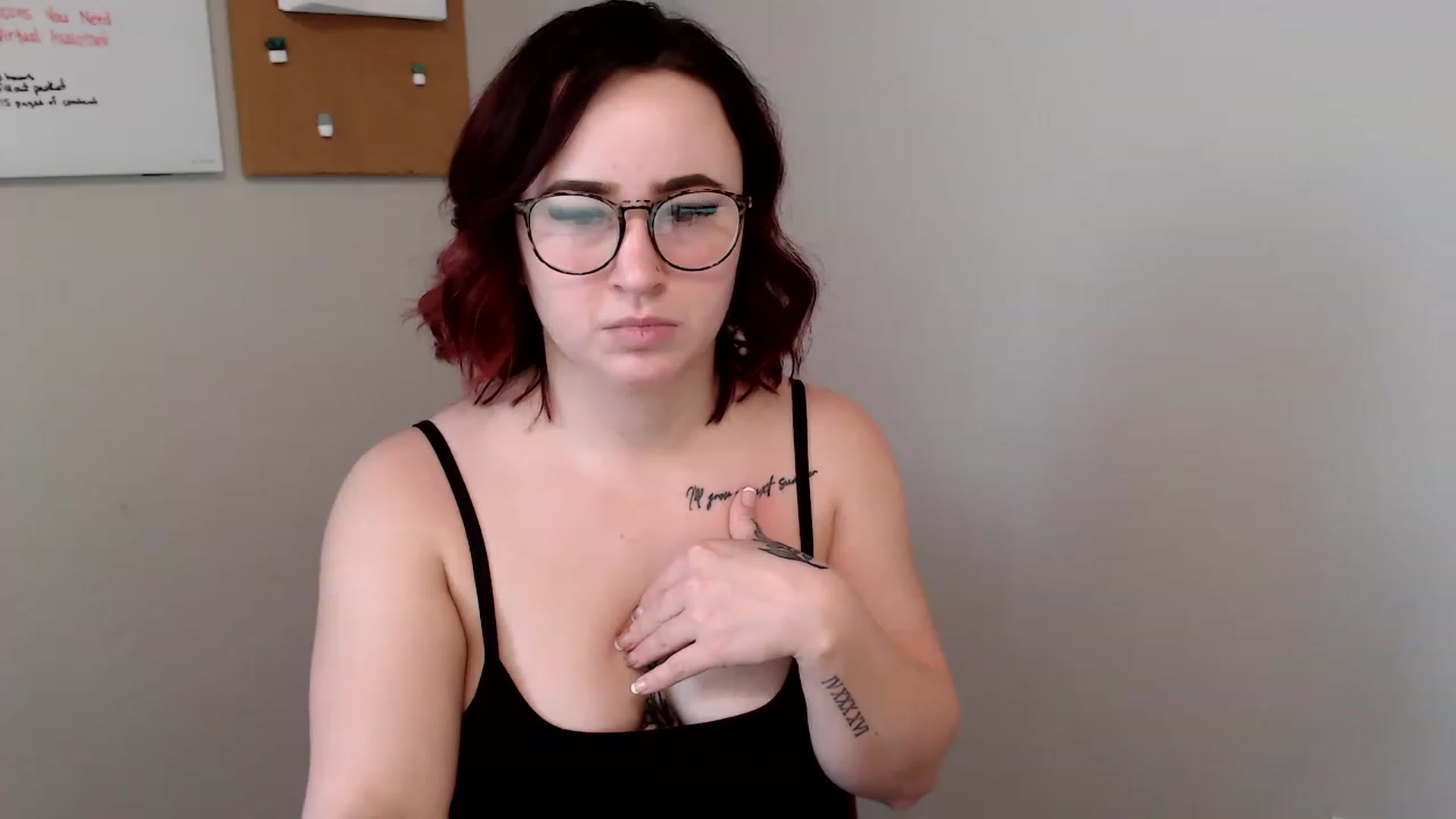 Gallery image thumbnail from Ashley_Clarke's myfreecams stream on, 12/25/2022, 24:00 image 19 of 20