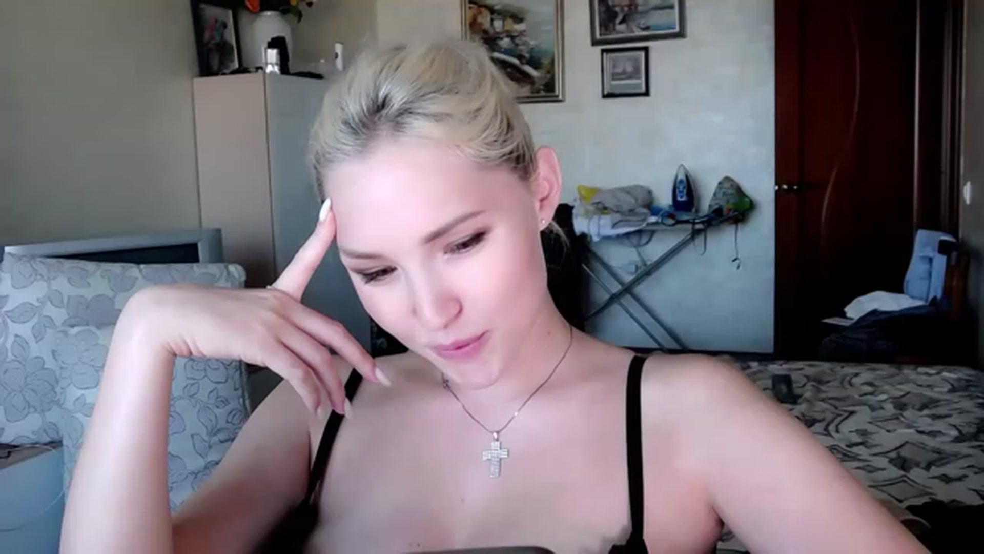 Gallery image thumbnail from Ashley_cutie_'s myfreecams stream on, 08/12/2023, 10:36 image 4 of 20