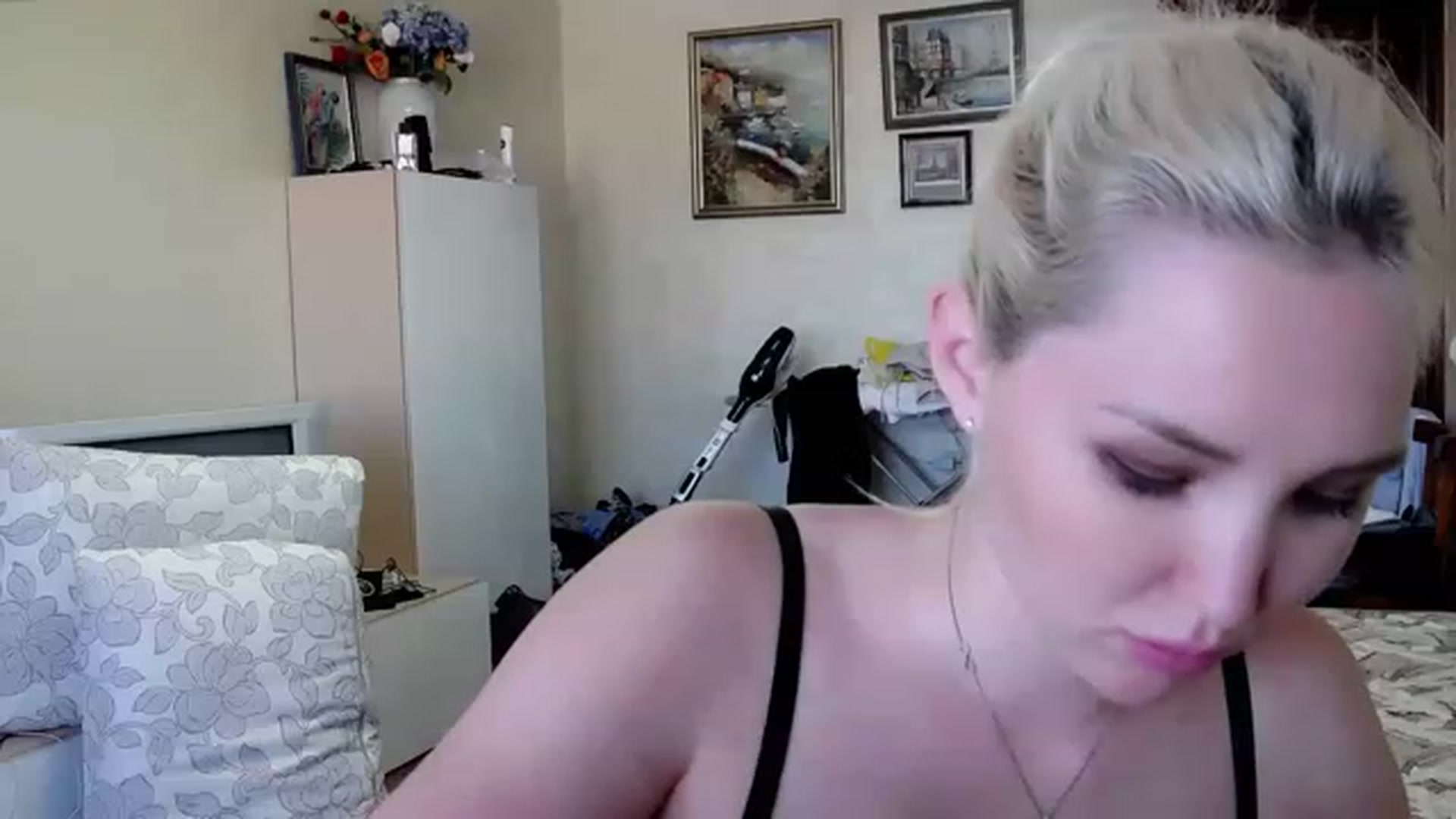Gallery image thumbnail from Ashley_cutie_'s myfreecams stream on, 08/12/2023, 10:36 image 12 of 20