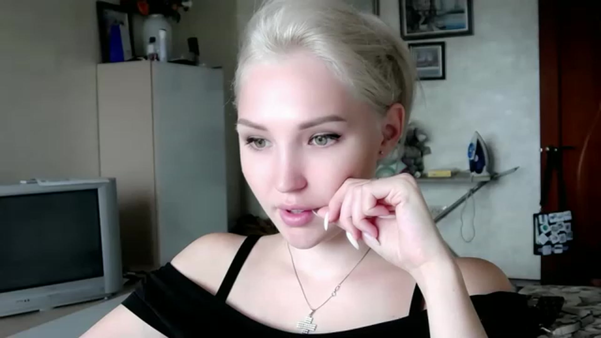 Gallery image thumbnail from Ashley_cutie_'s myfreecams stream on, 08/17/2023, 06:58 image 5 of 20