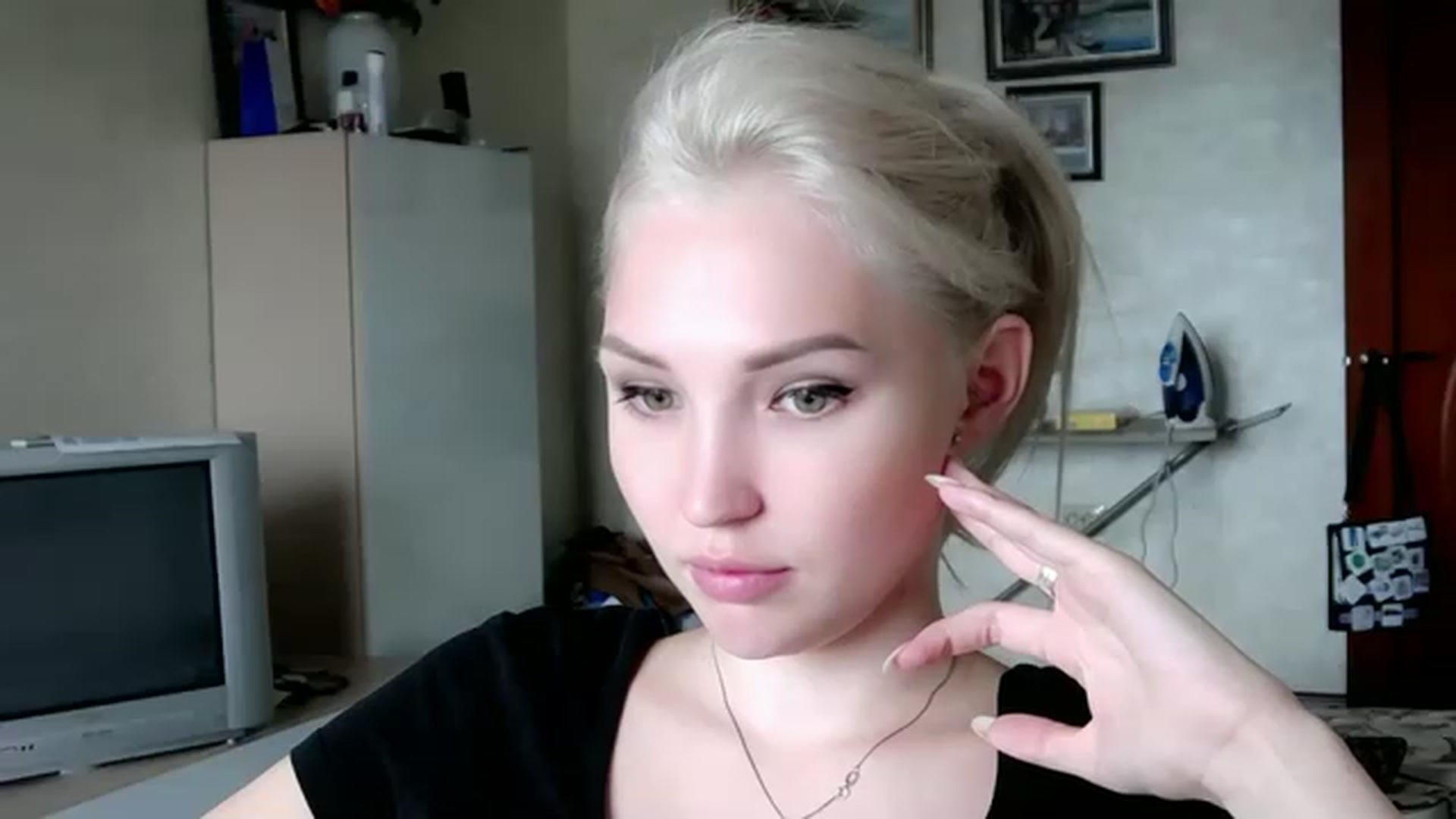 Gallery image thumbnail from Ashley_cutie_'s myfreecams stream on, 08/17/2023, 06:58 image 11 of 20
