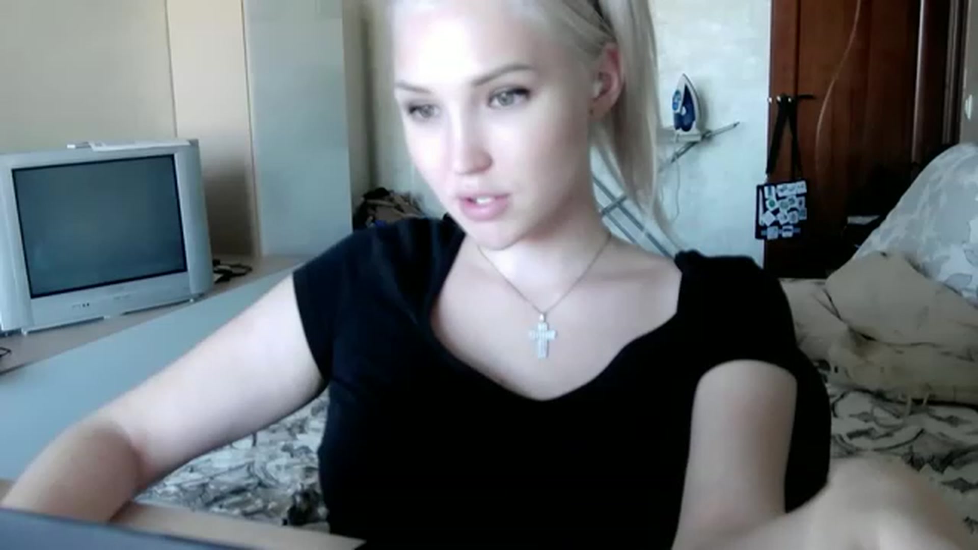 Gallery image thumbnail from Ashley_cutie_'s myfreecams stream on, 08/17/2023, 10:51 image 5 of 20